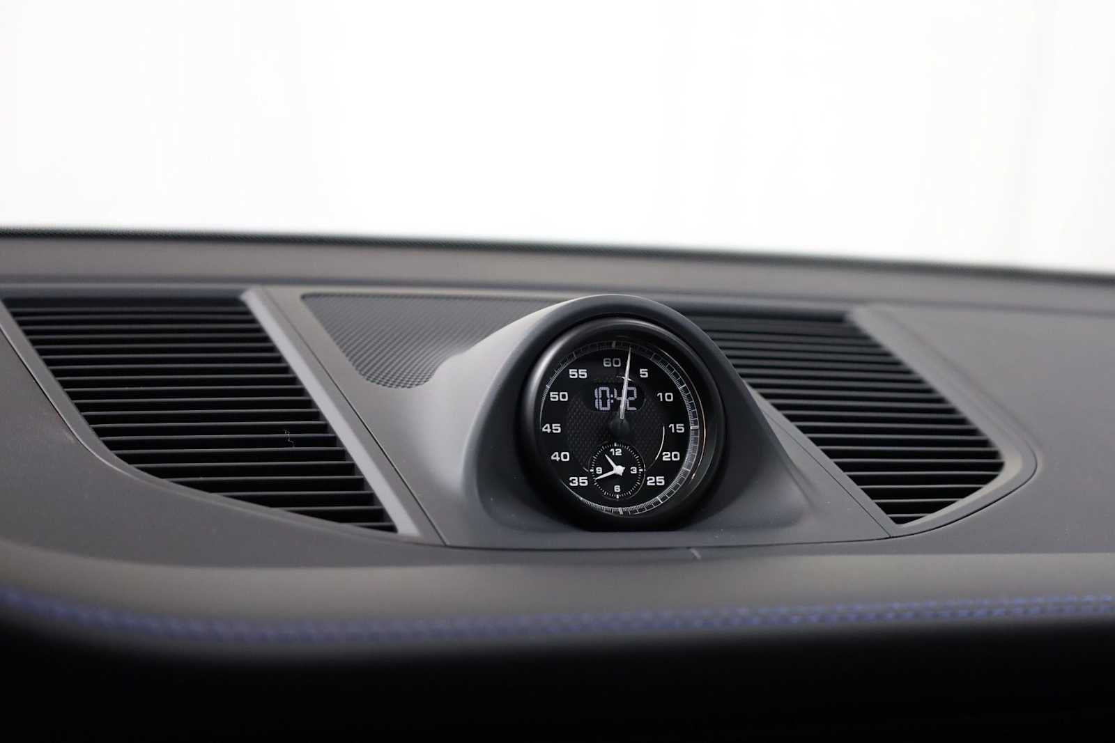 Thumbnail: 2026 Porsche Macan - 18