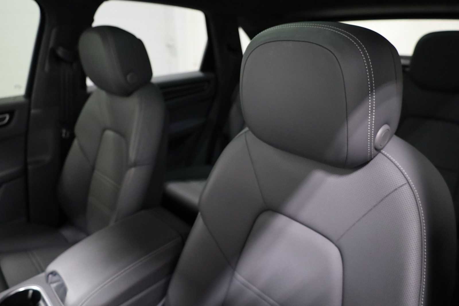 Thumbnail: 2023 Porsche Cayenne - 19