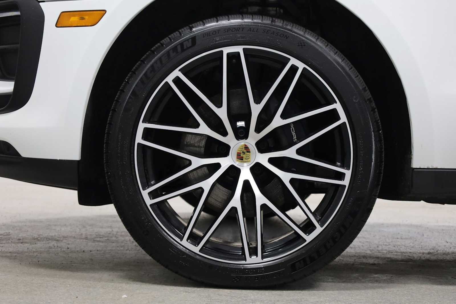 Thumbnail: 2026 Porsche Macan - 40