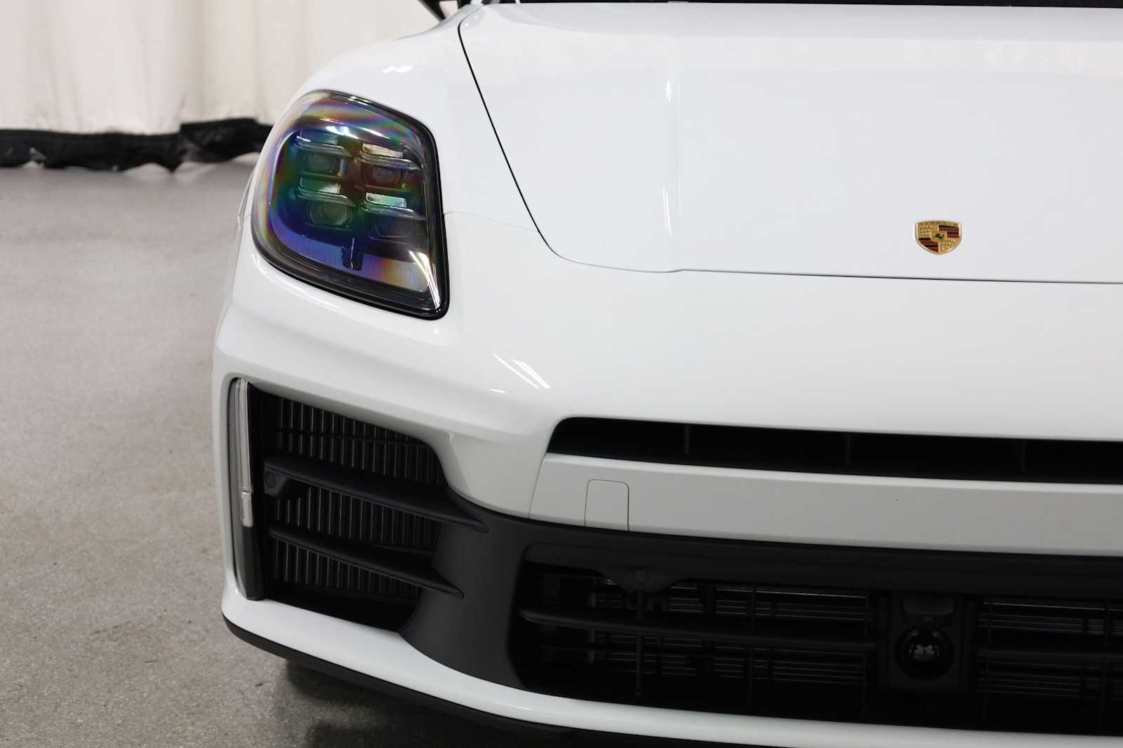 Thumbnail: 2026 Porsche Panamera - 15