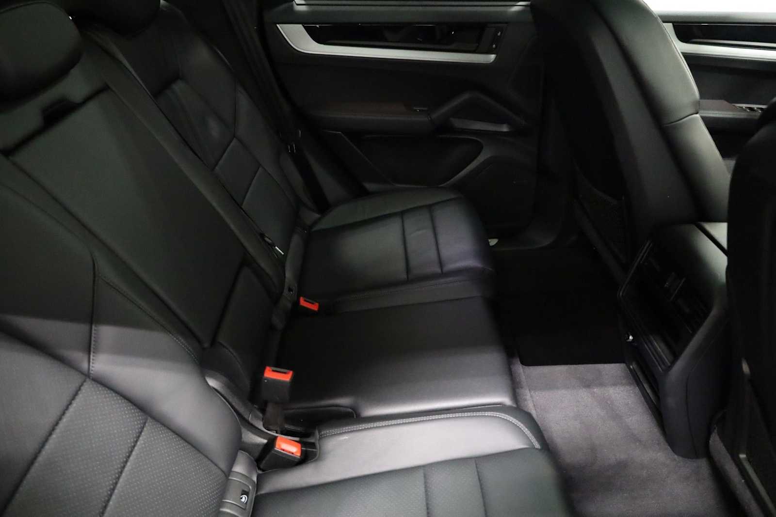 Thumbnail: 2024 Porsche Cayenne - 35