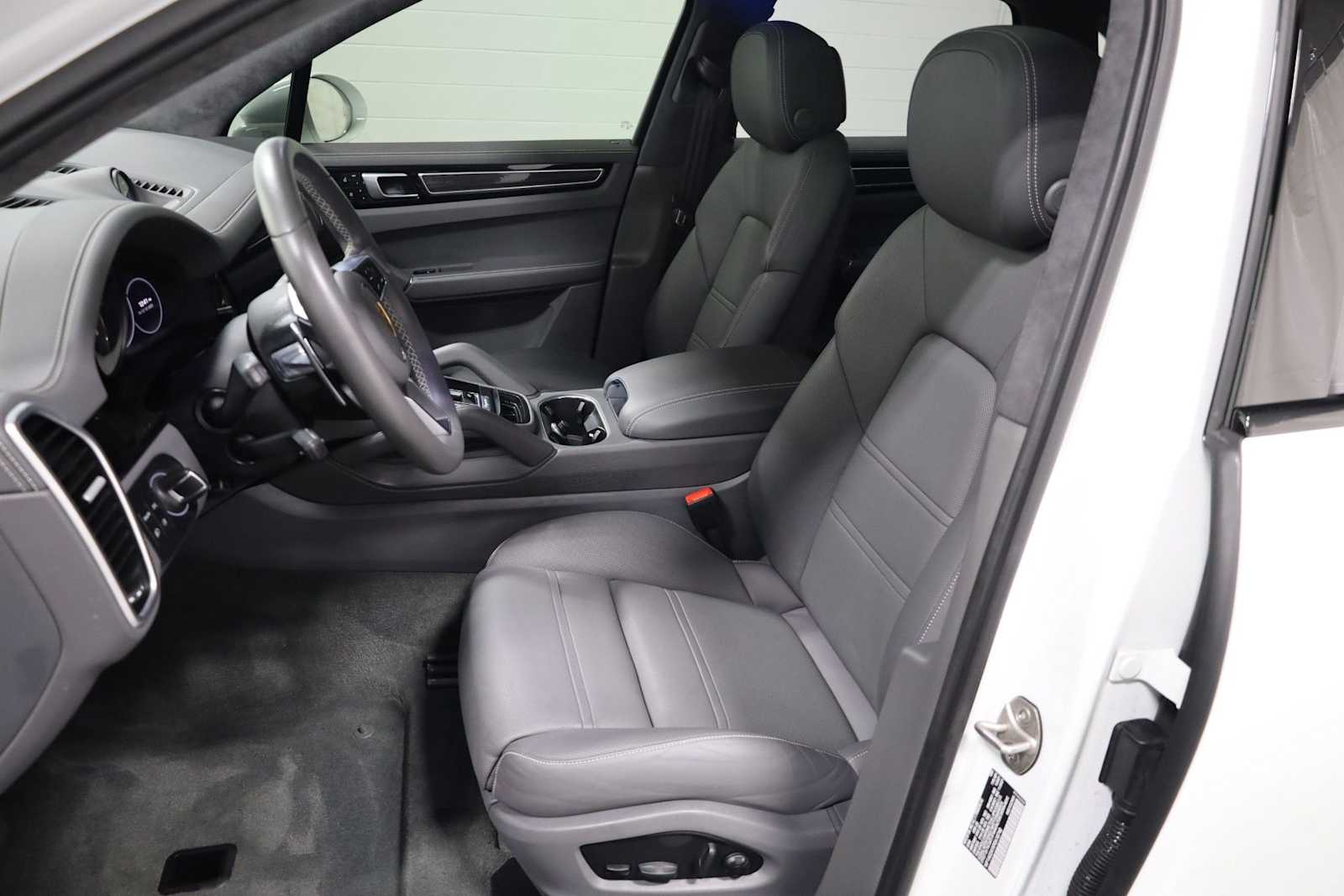 Thumbnail: 2023 Porsche Cayenne - 5