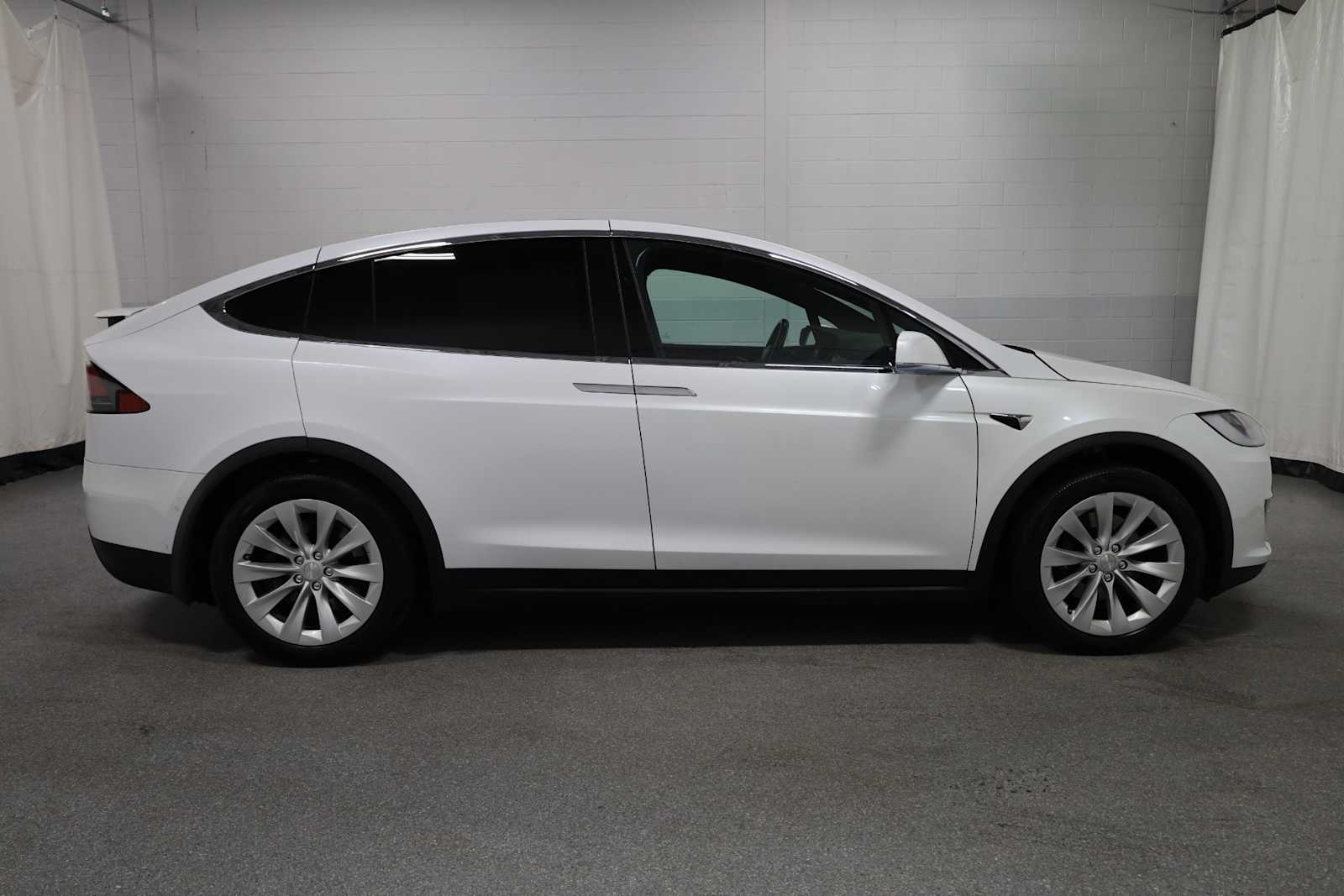 Thumbnail: 2021 Tesla Model X - 10