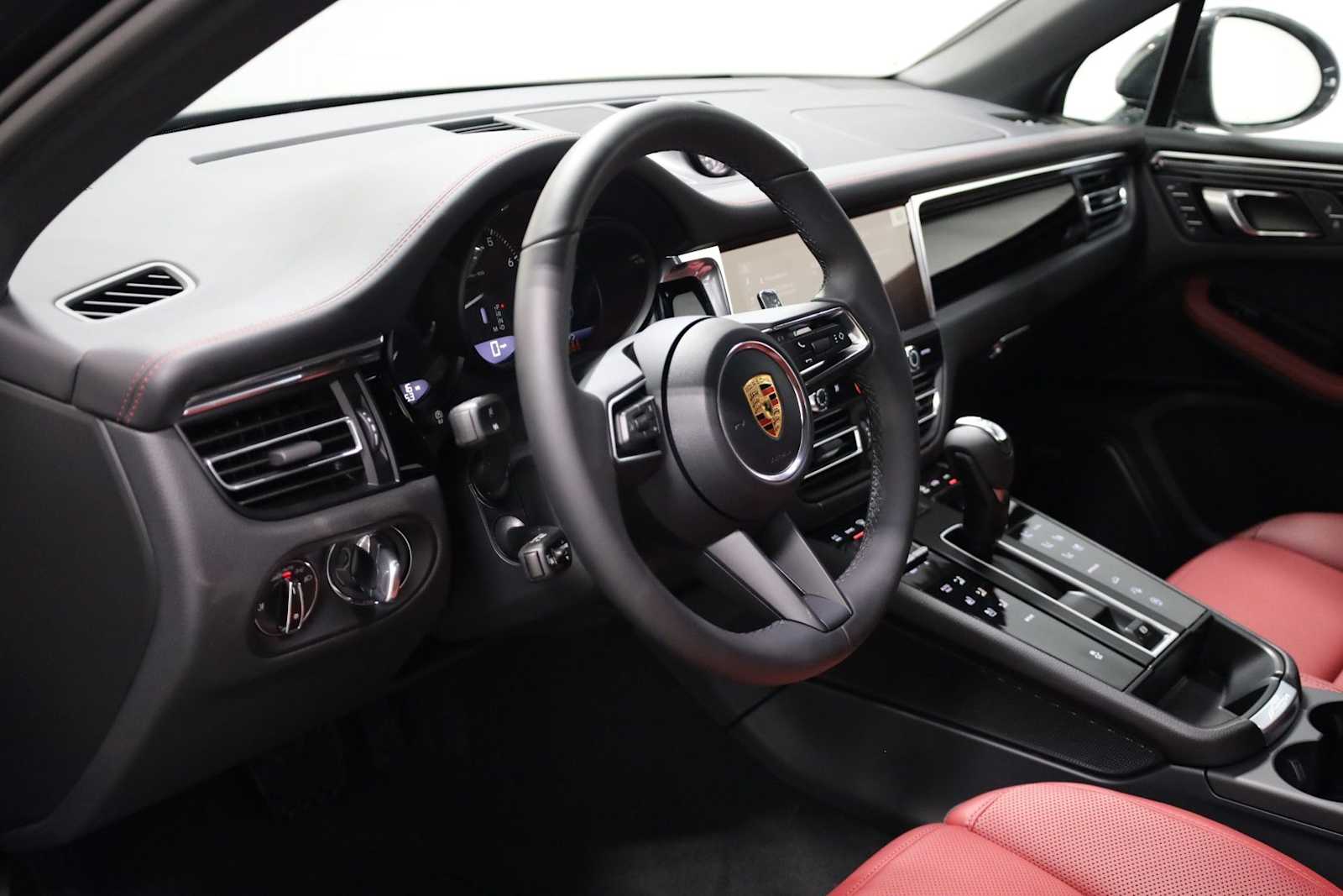 Thumbnail: 2026 Porsche Macan - 4
