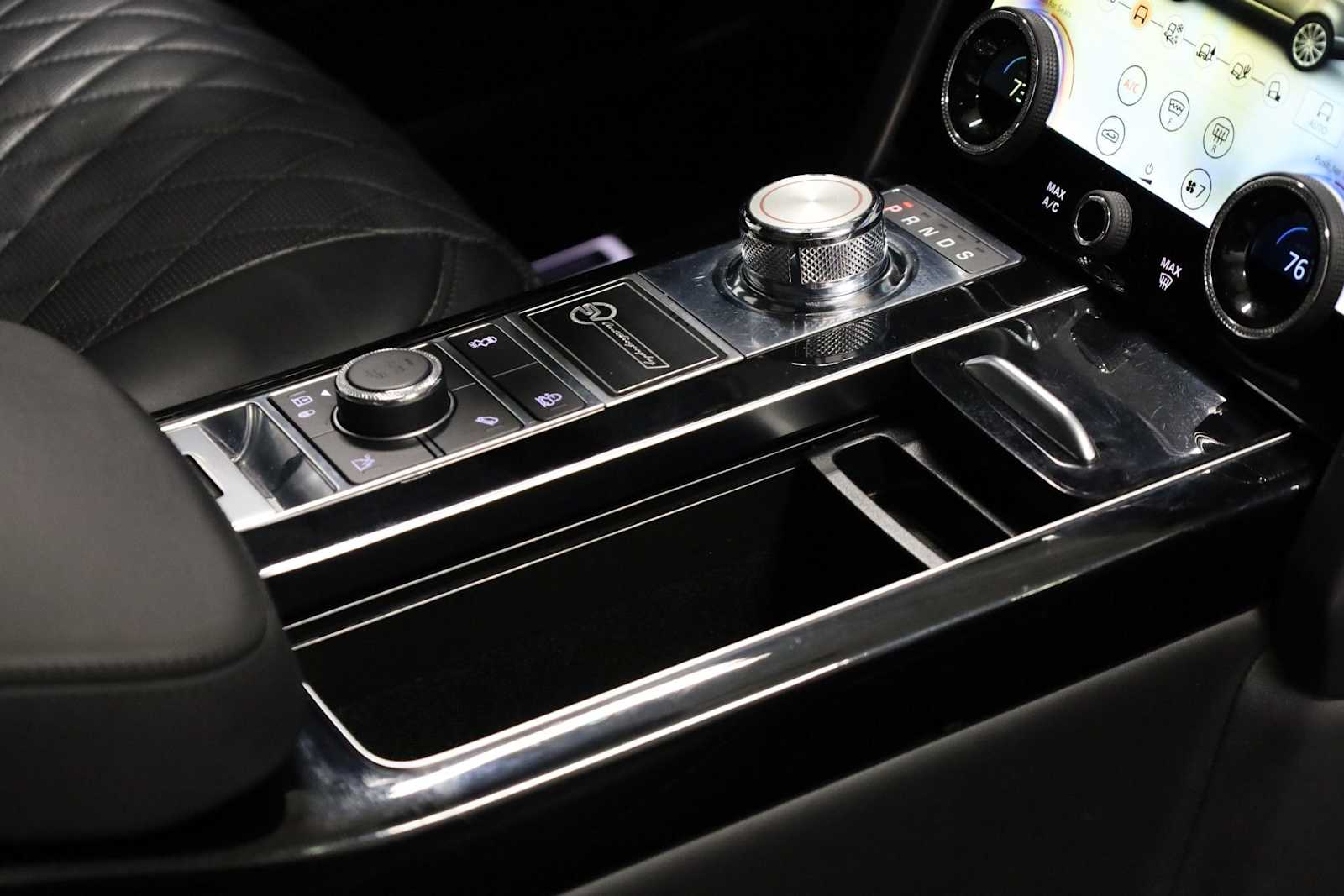 Thumbnail: 2019 Land Rover Range Rover - 20