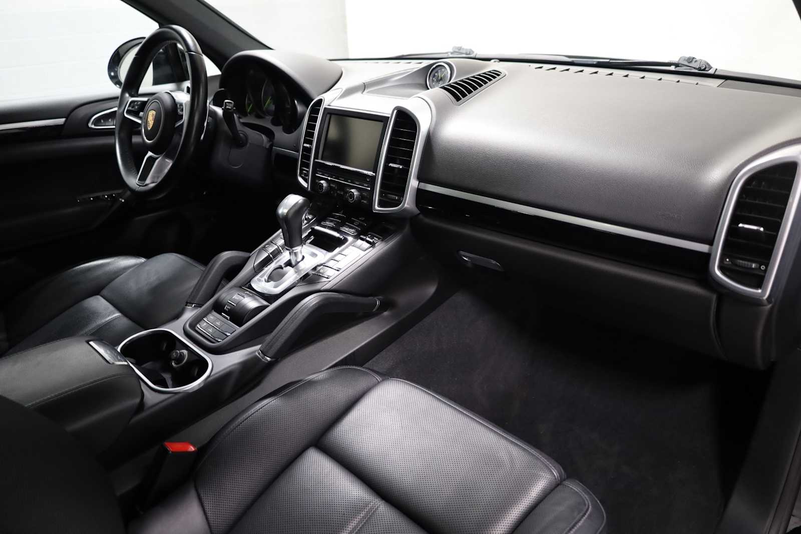 Thumbnail: 2016 Porsche Cayenne - 6