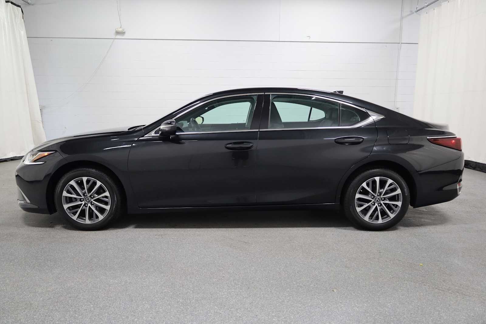 Thumbnail: 2023 Lexus ES - 2