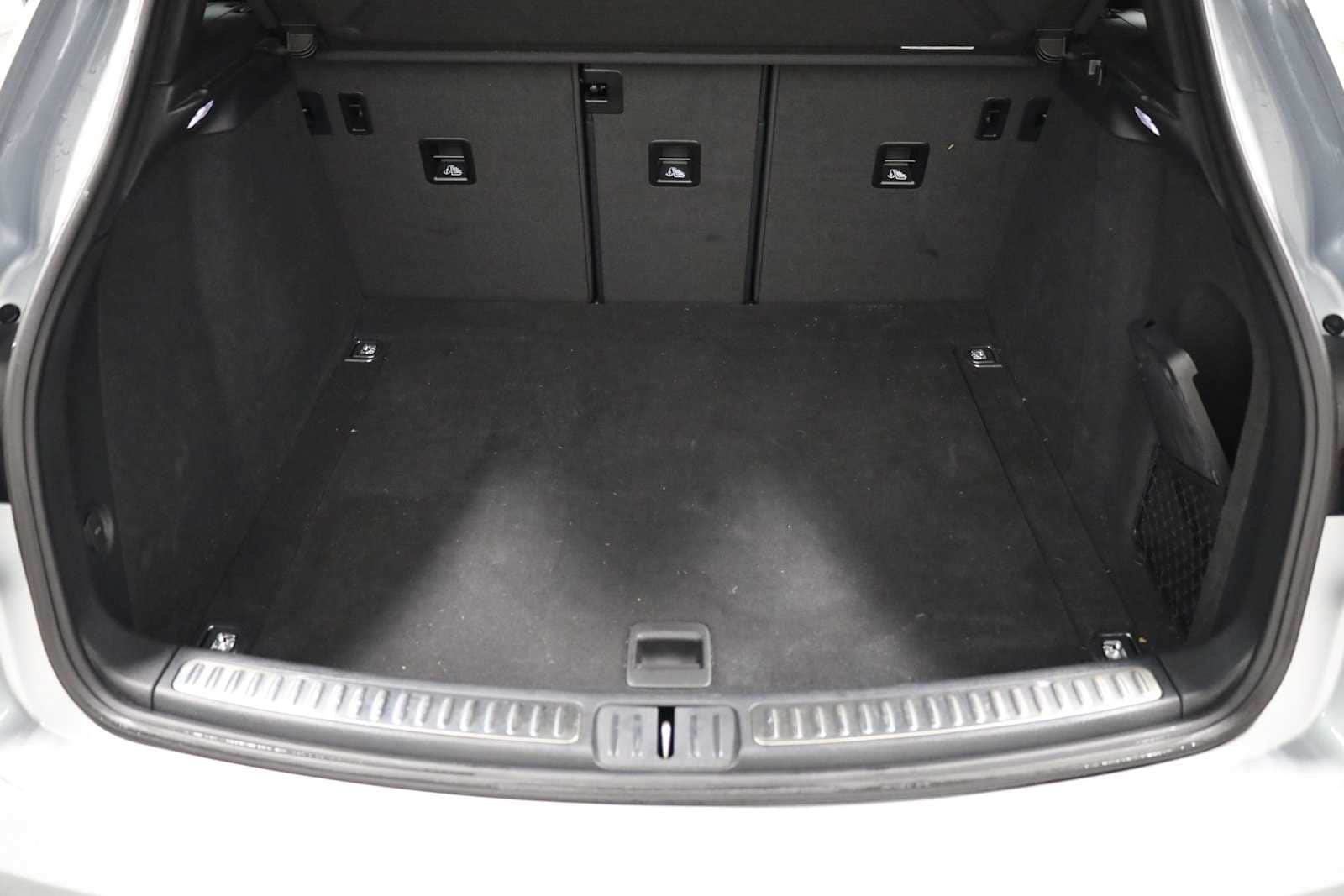 Thumbnail: 2023 Porsche Macan - 41