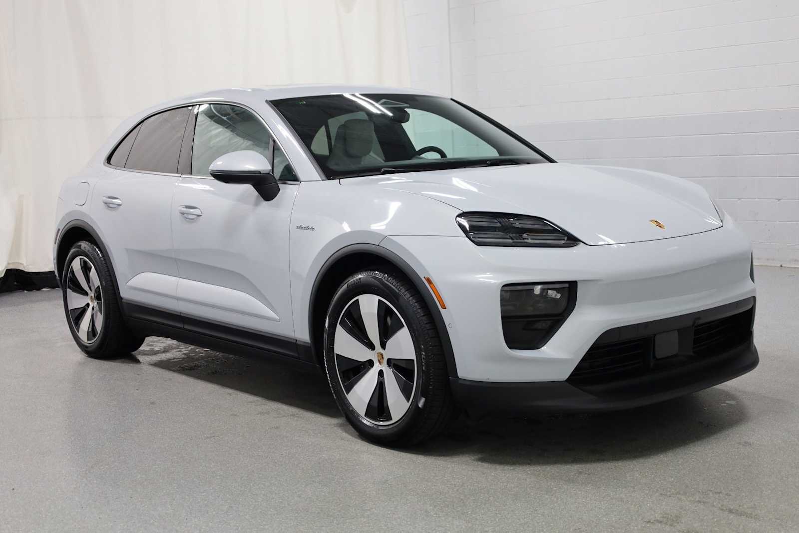 Thumbnail: 2025 Porsche Macan - 13