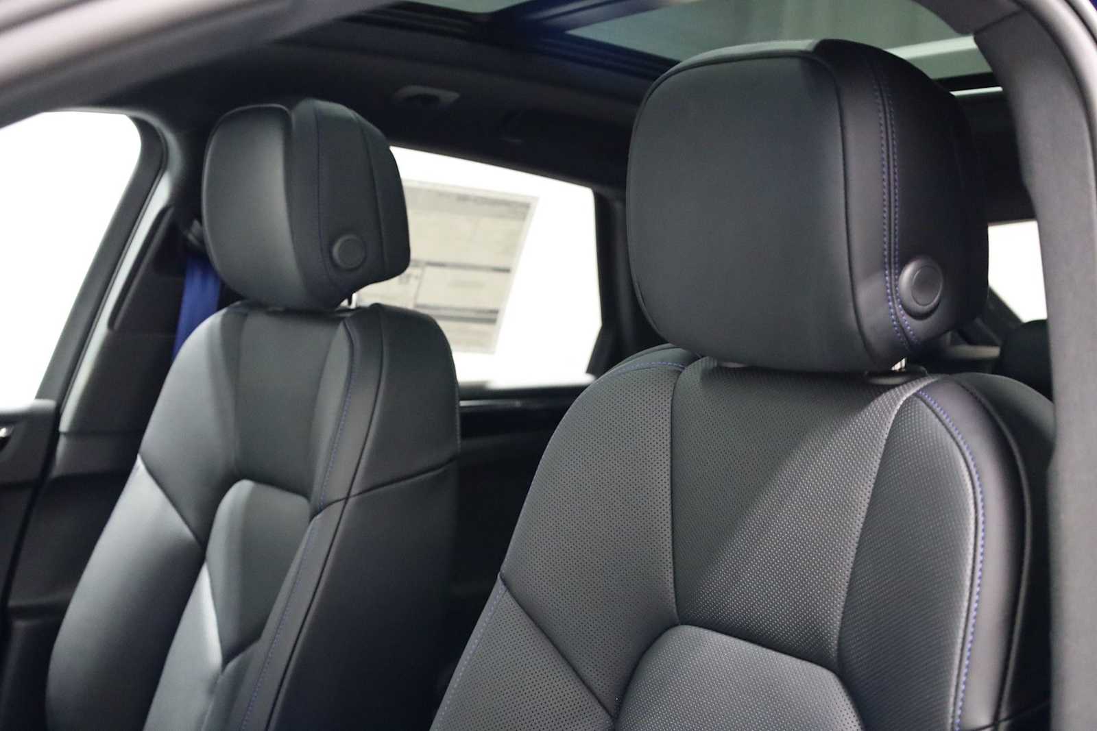 Thumbnail: 2026 Porsche Macan - 19