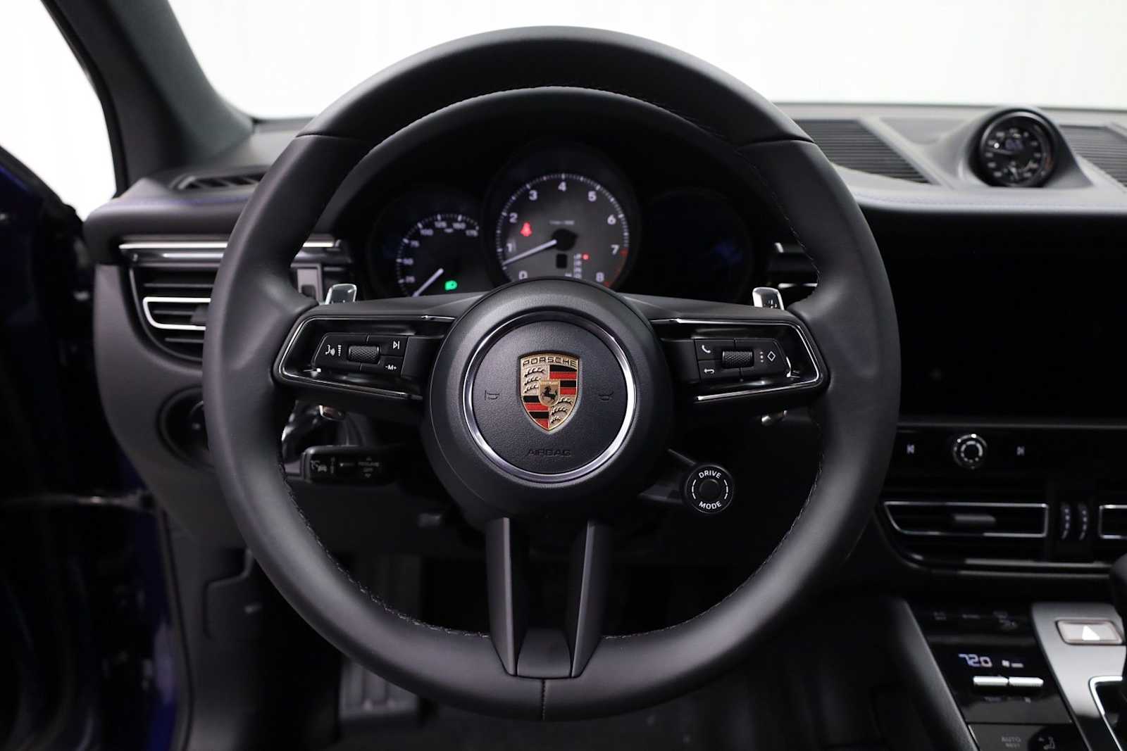 Thumbnail: 2026 Porsche Macan - 25