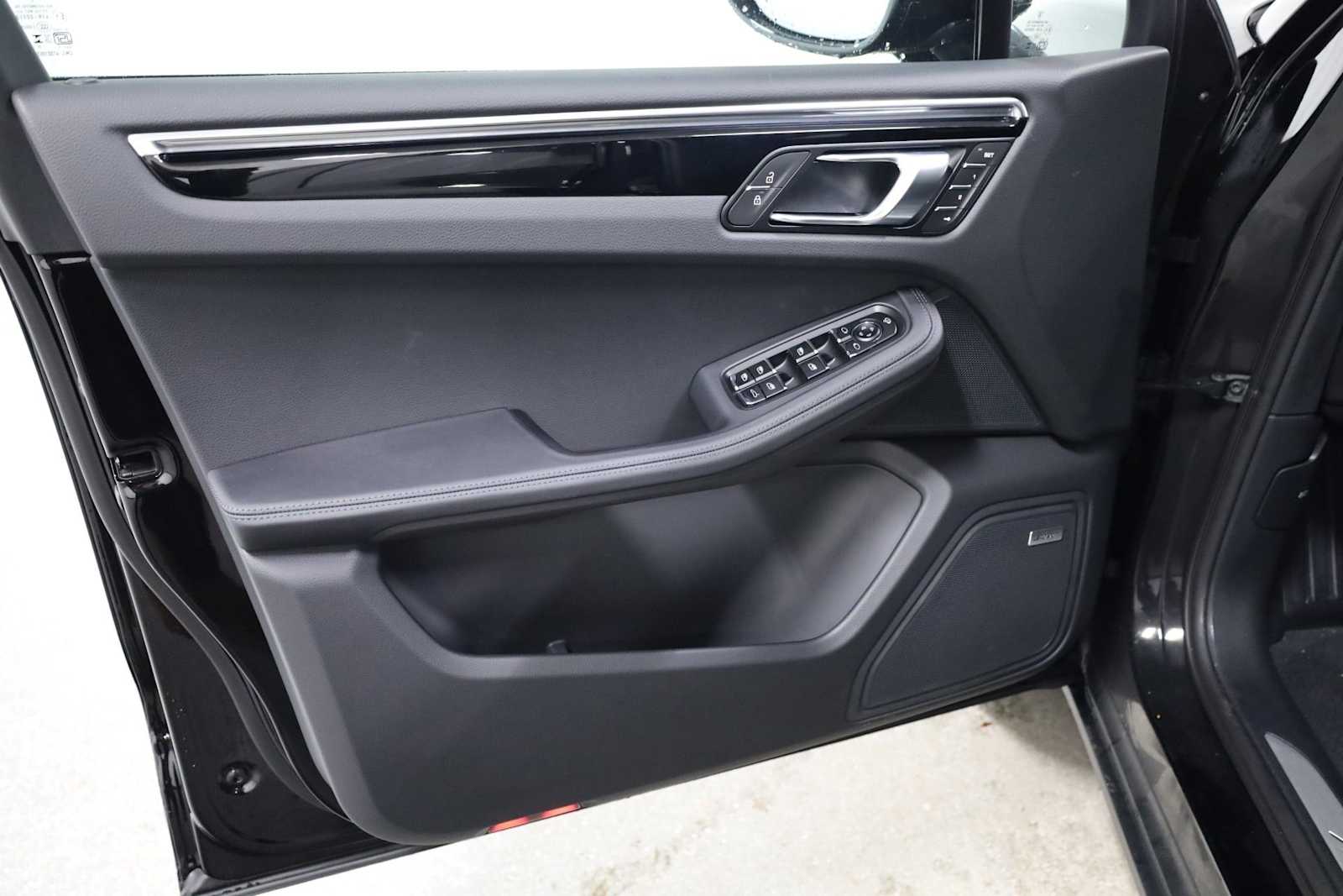 Thumbnail: 2026 Porsche Macan - 16