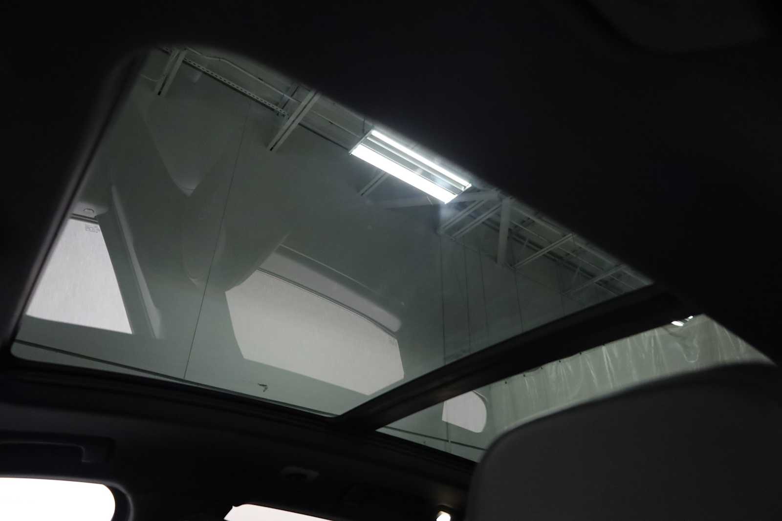 Thumbnail: 2017 Porsche Macan - 19