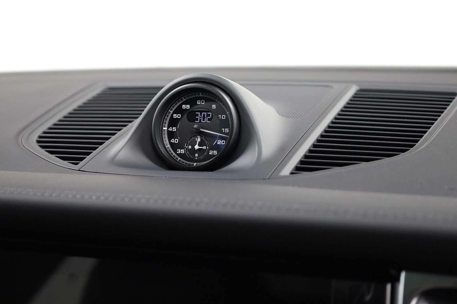 Thumbnail: 2026 Porsche Macan - 23