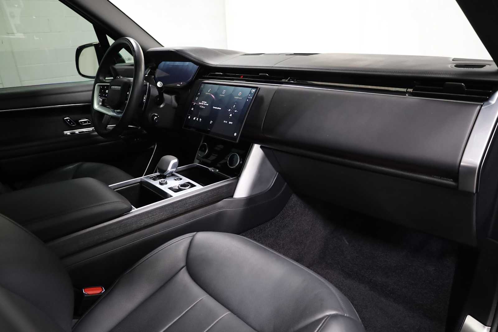 Thumbnail: 2023 Land Rover Range Rover - 14