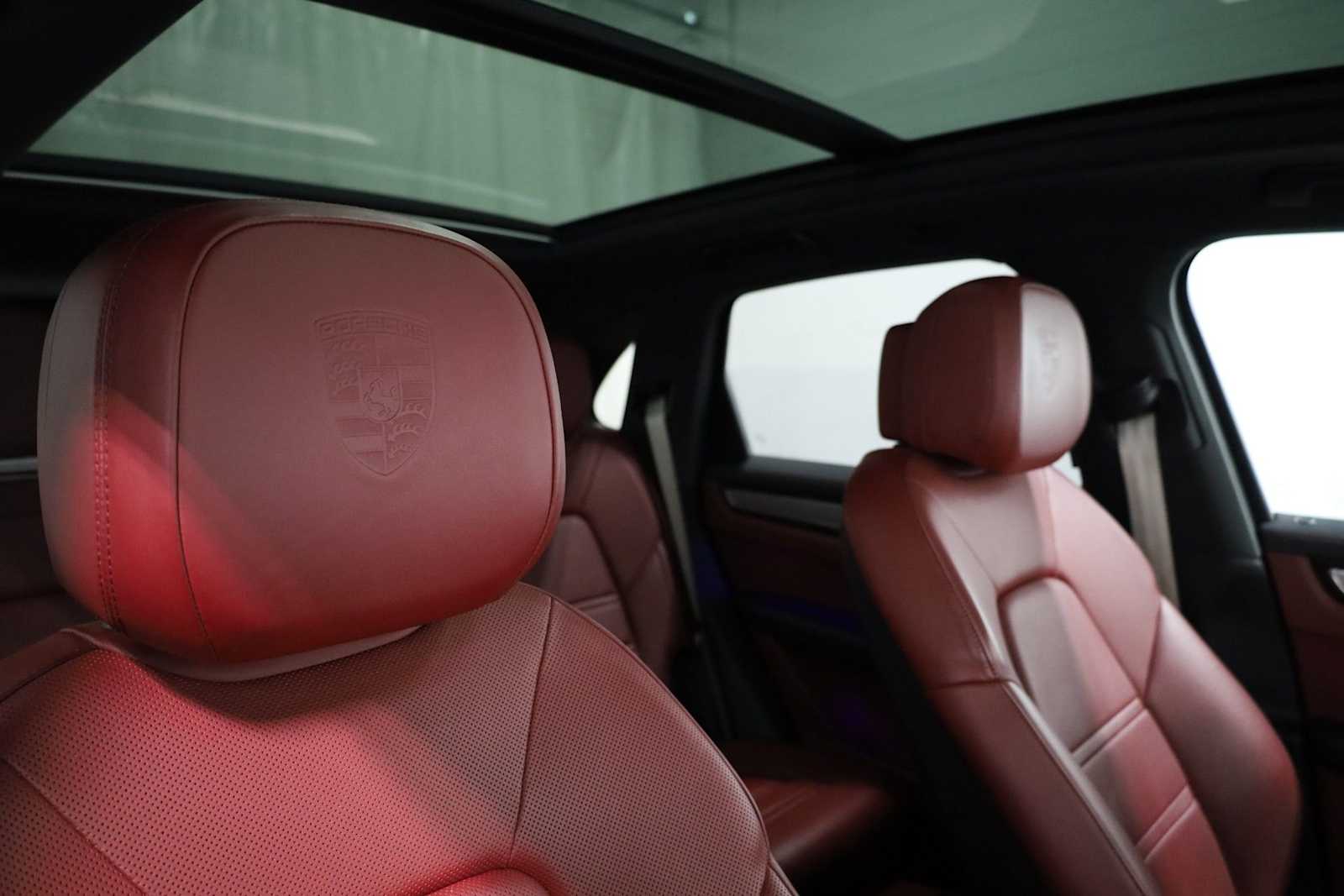 Thumbnail: 2022 Porsche Cayenne - 22