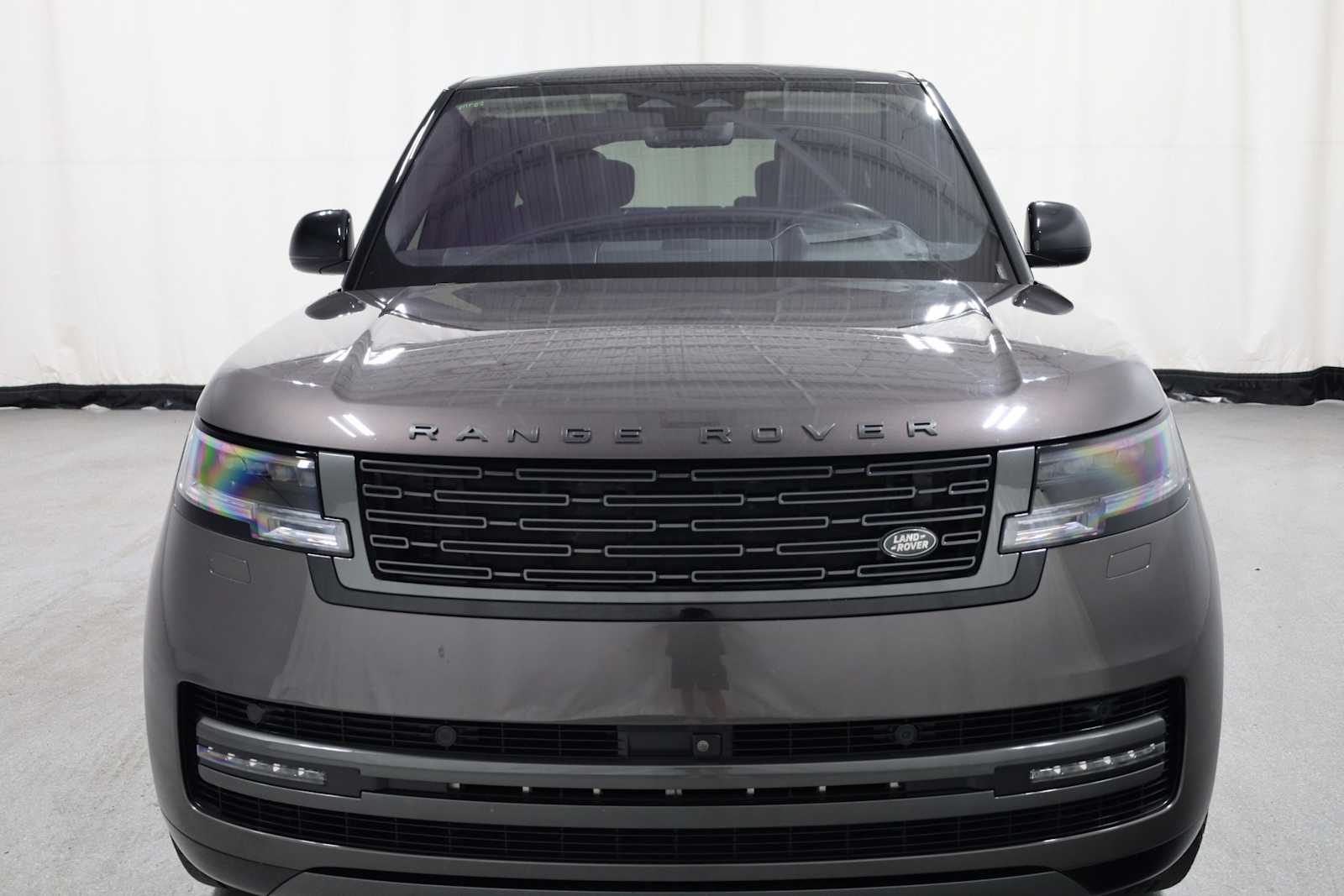 Thumbnail: 2023 Land Rover Range Rover - 22