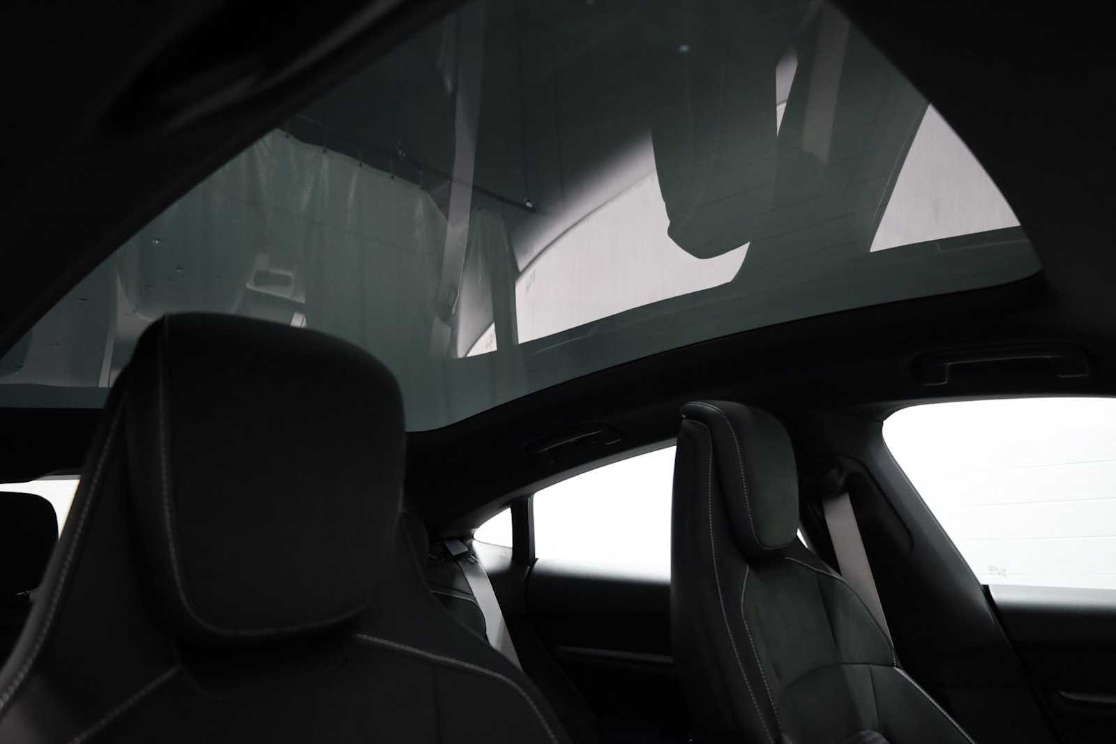 Thumbnail: 2025 Porsche Taycan - 21