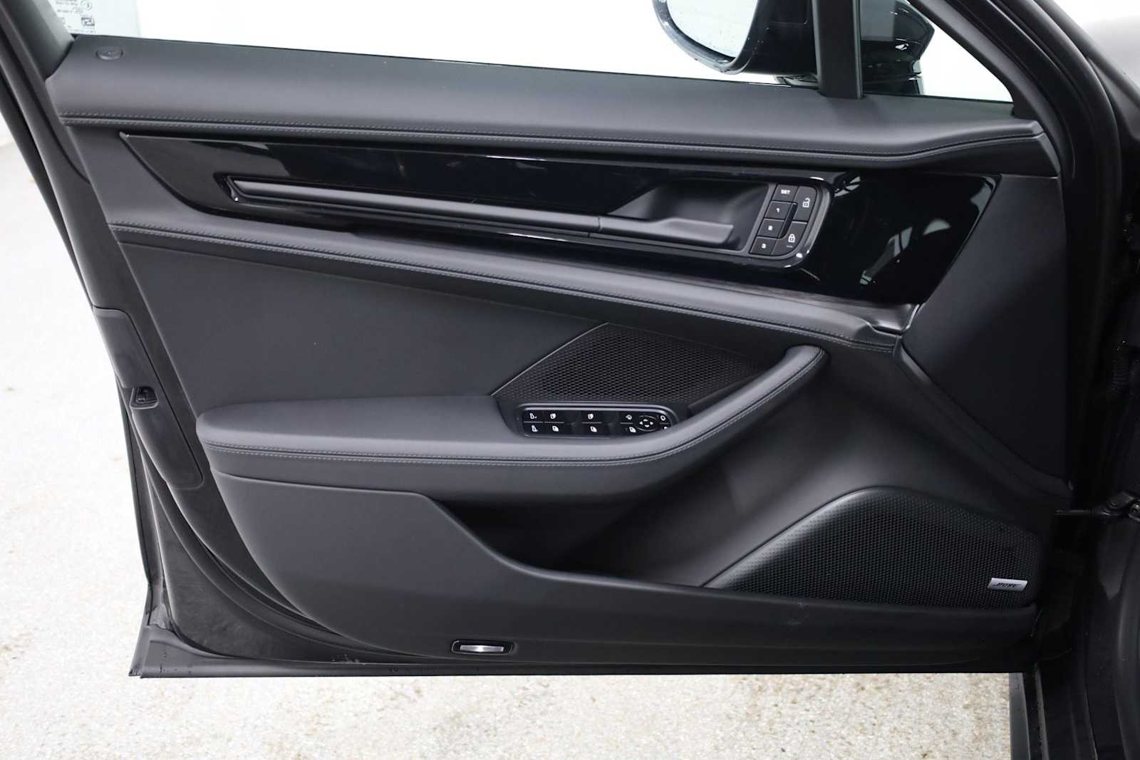 Thumbnail: 2026 Porsche Panamera - 16