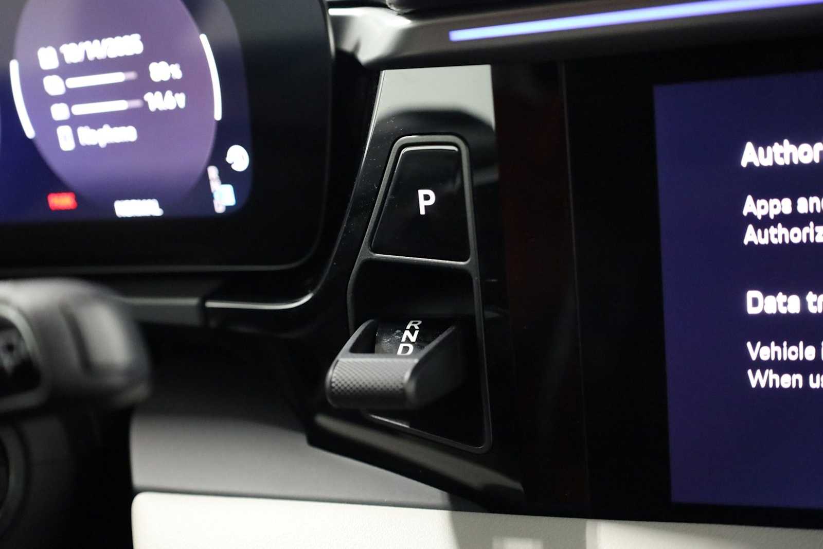 Thumbnail: 2025 Porsche Macan - 32