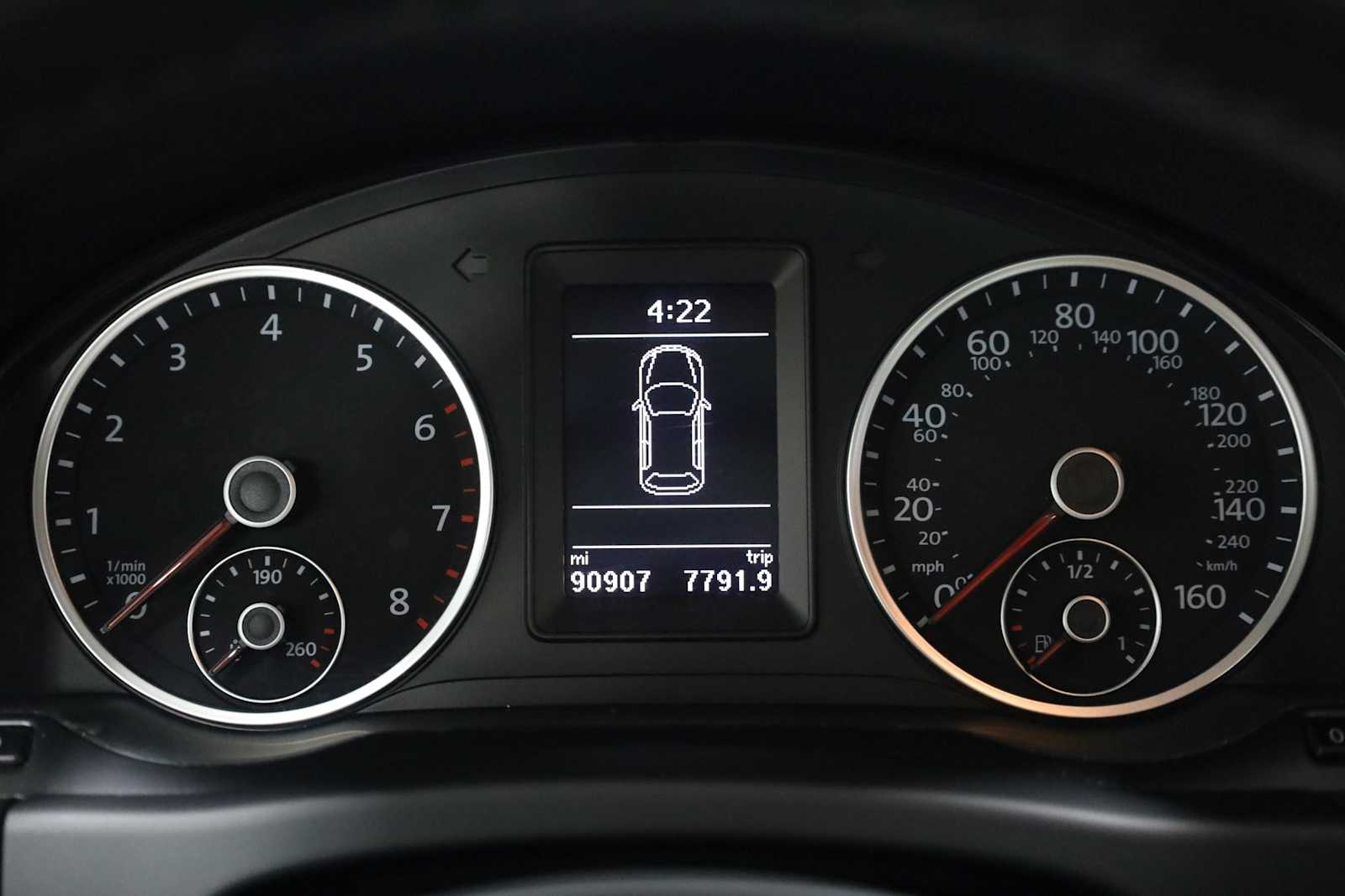 Thumbnail: 2017 Volkswagen Tiguan - 21
