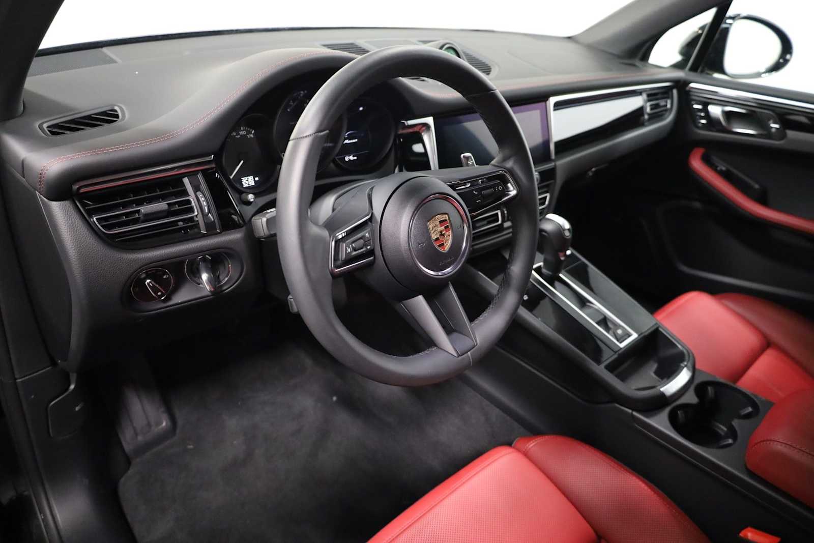 Thumbnail: 2025 Porsche Macan - 4