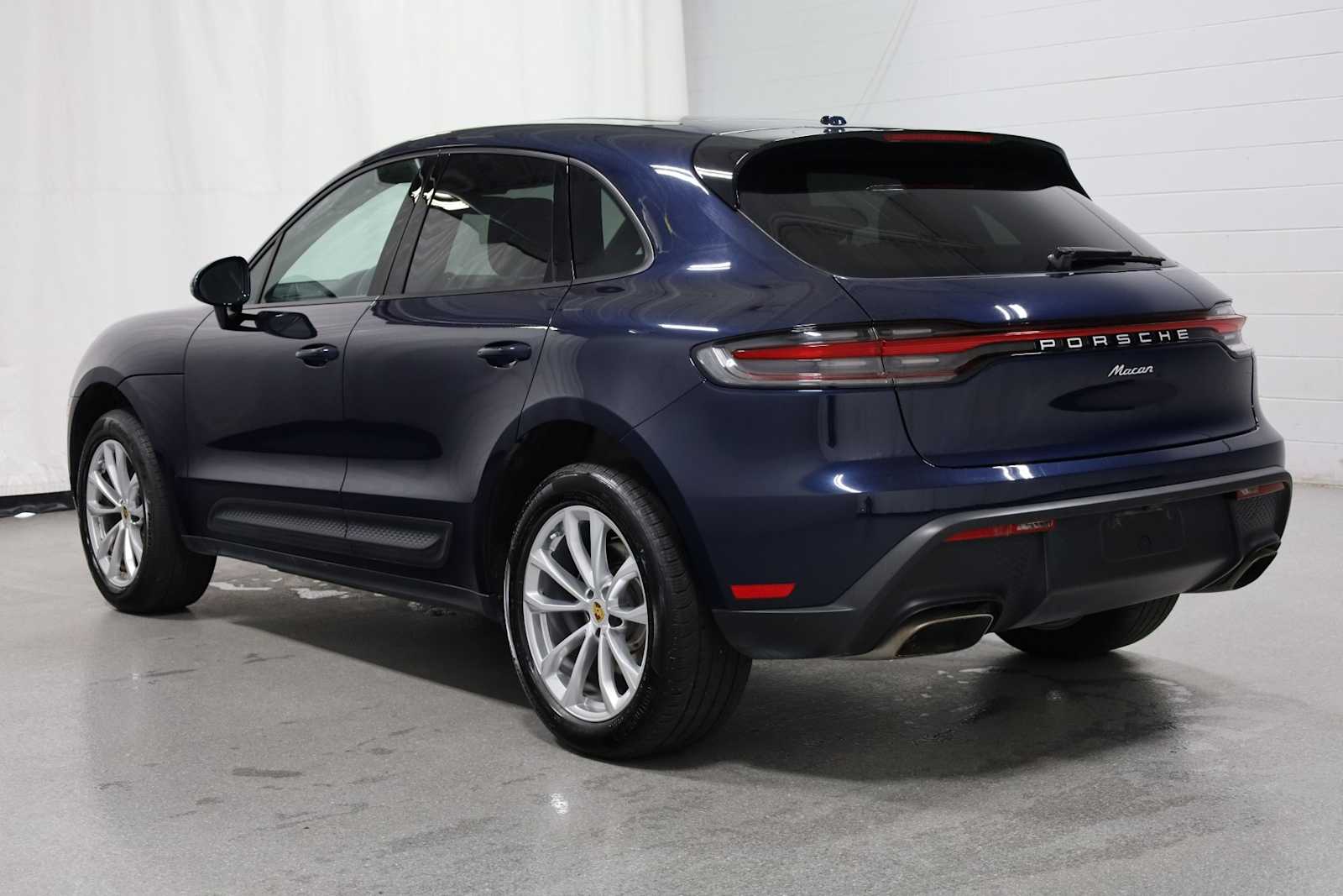 Thumbnail: 2023 Porsche Macan - 3
