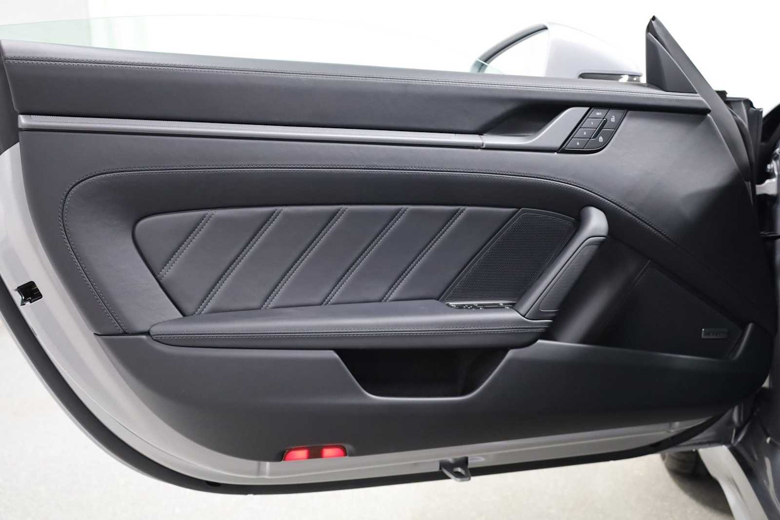 Thumbnail: 2026 Porsche 911 - 16