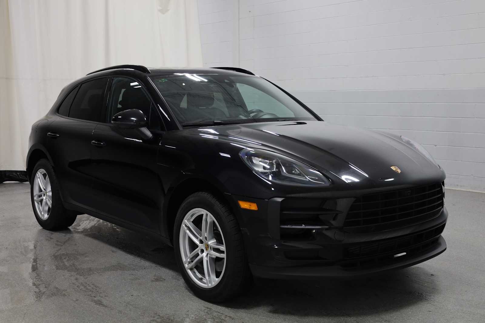 Thumbnail: 2020 Porsche Macan - 13