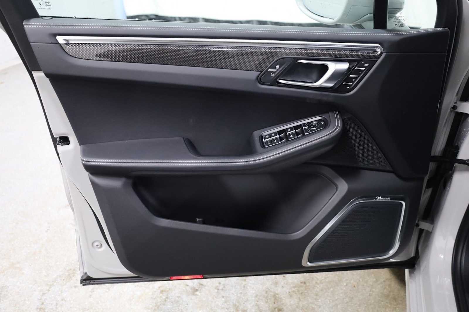 Thumbnail: 2026 Porsche Macan - 16