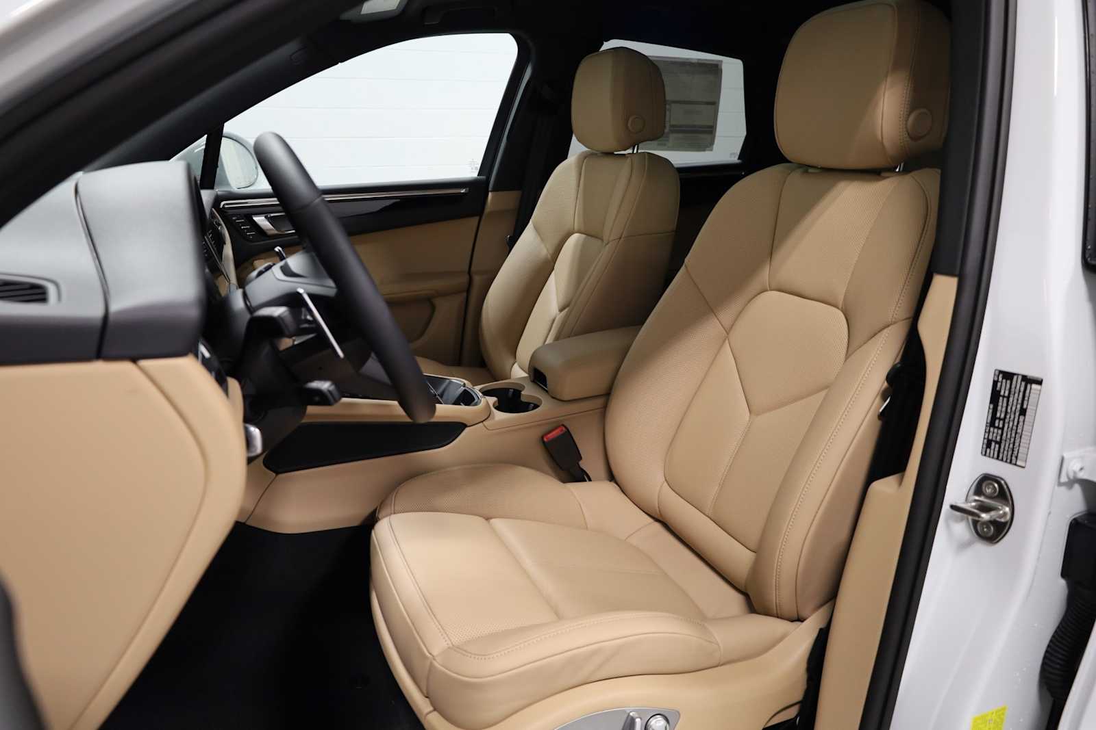 Thumbnail: 2026 Porsche Macan - 5