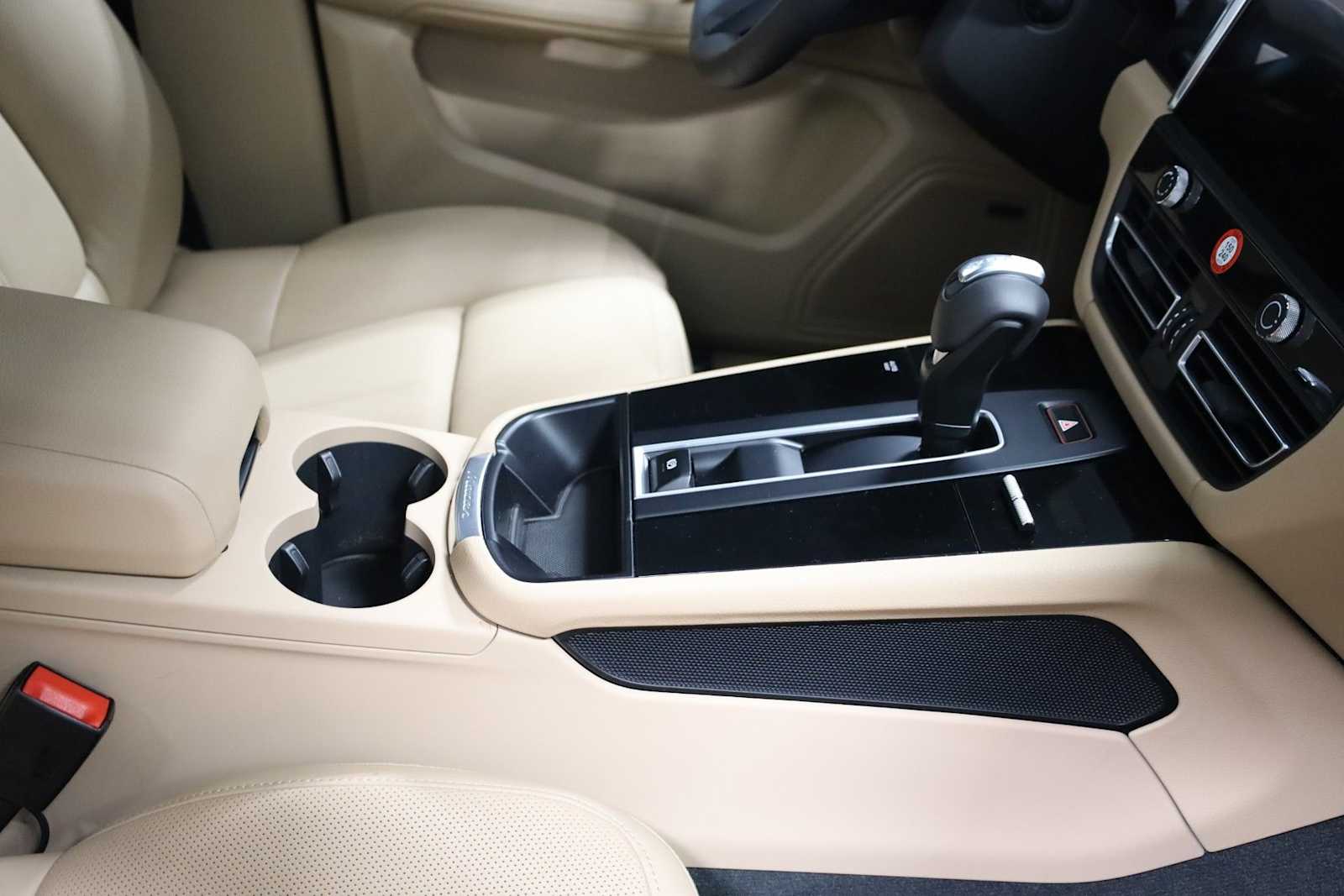 Thumbnail: 2026 Porsche Macan - 21