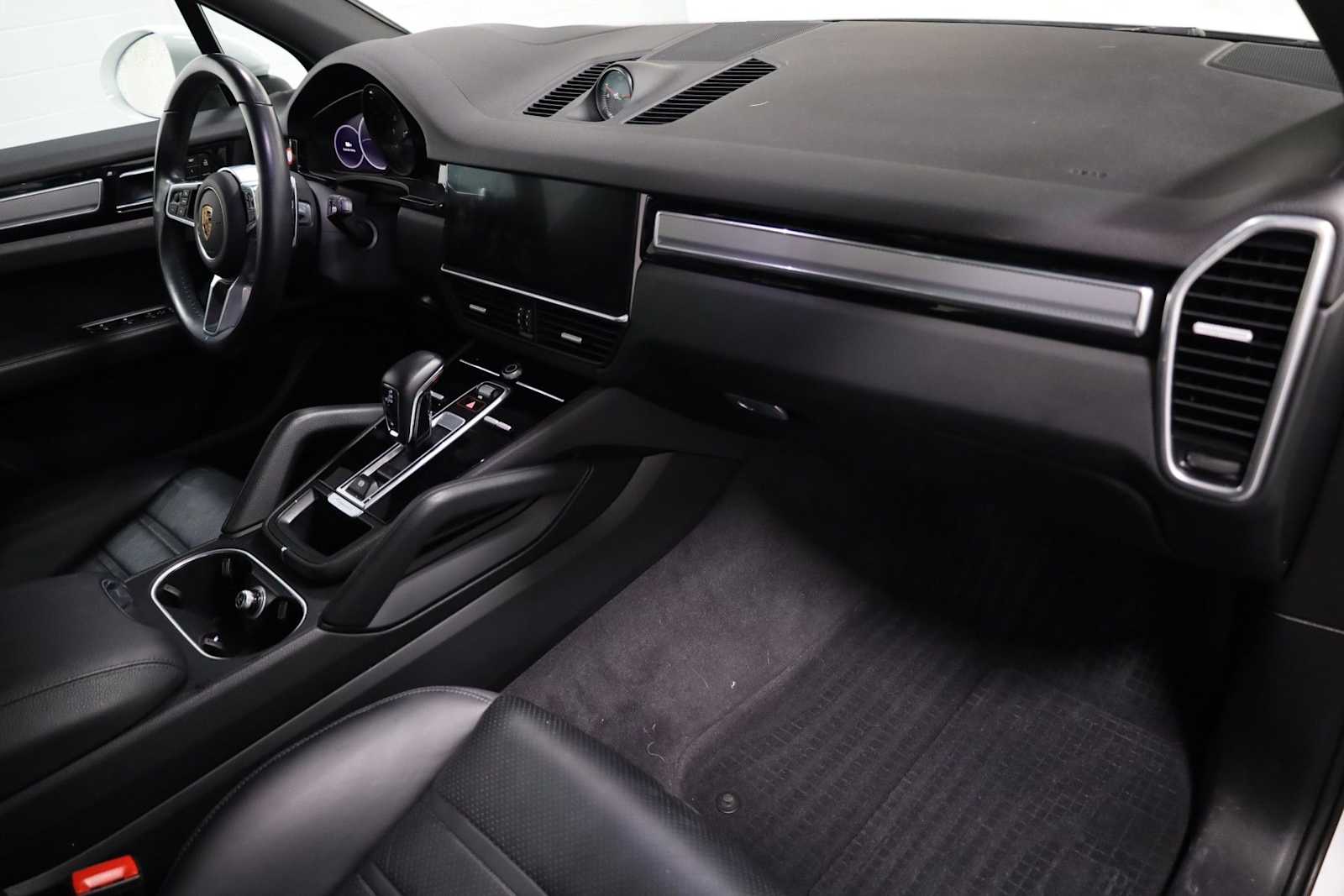 Thumbnail: 2023 Porsche Cayenne - 6