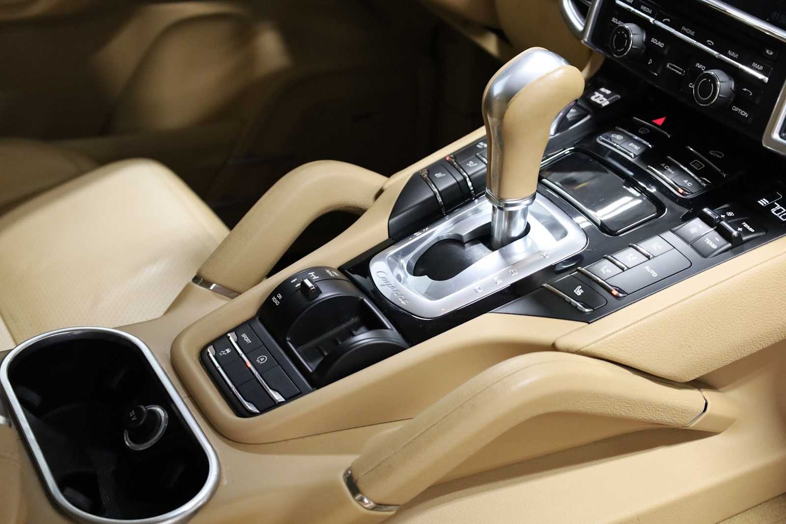 Thumbnail: 2014 Porsche Cayenne - 21