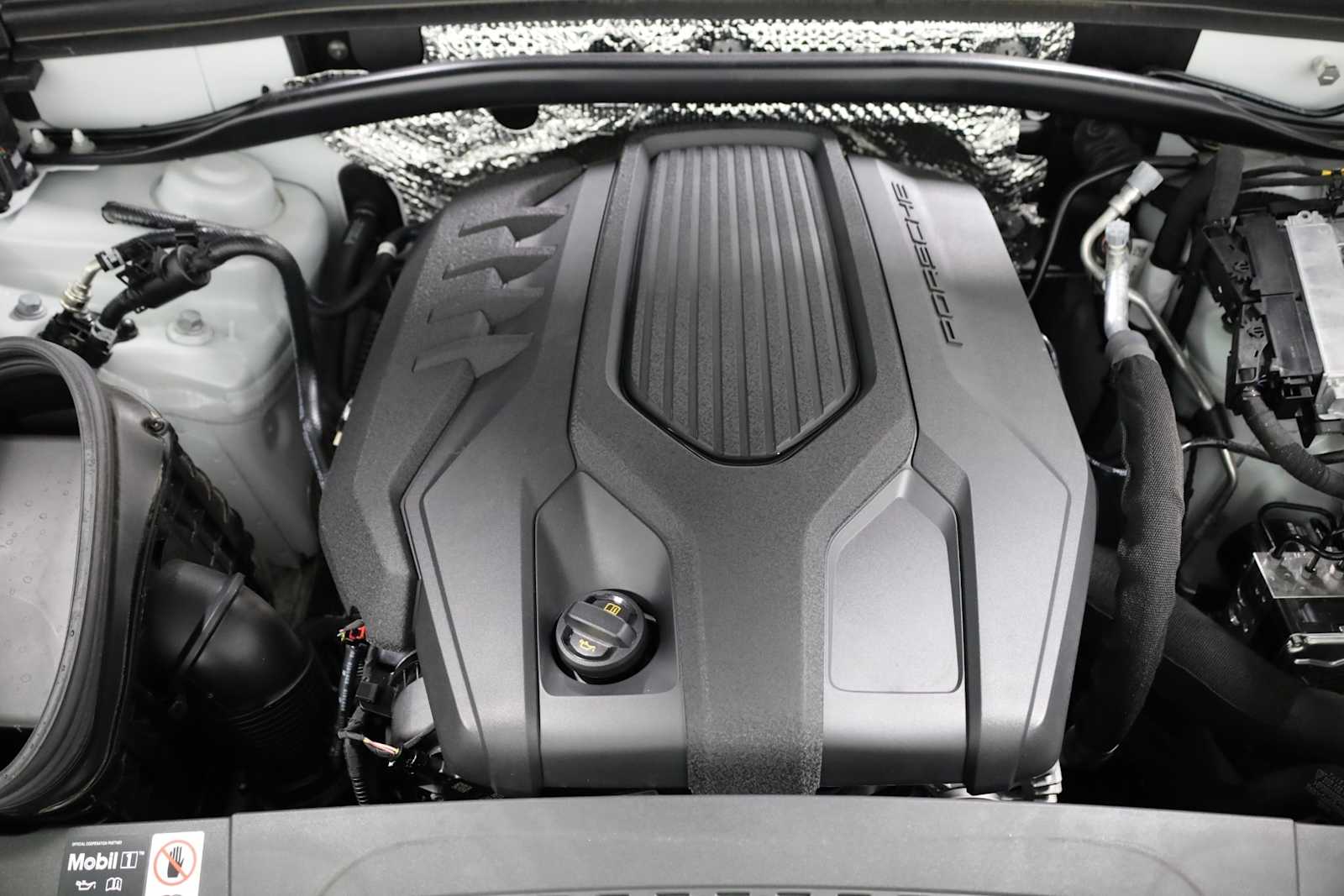 Thumbnail: 2025 Porsche Macan - 42