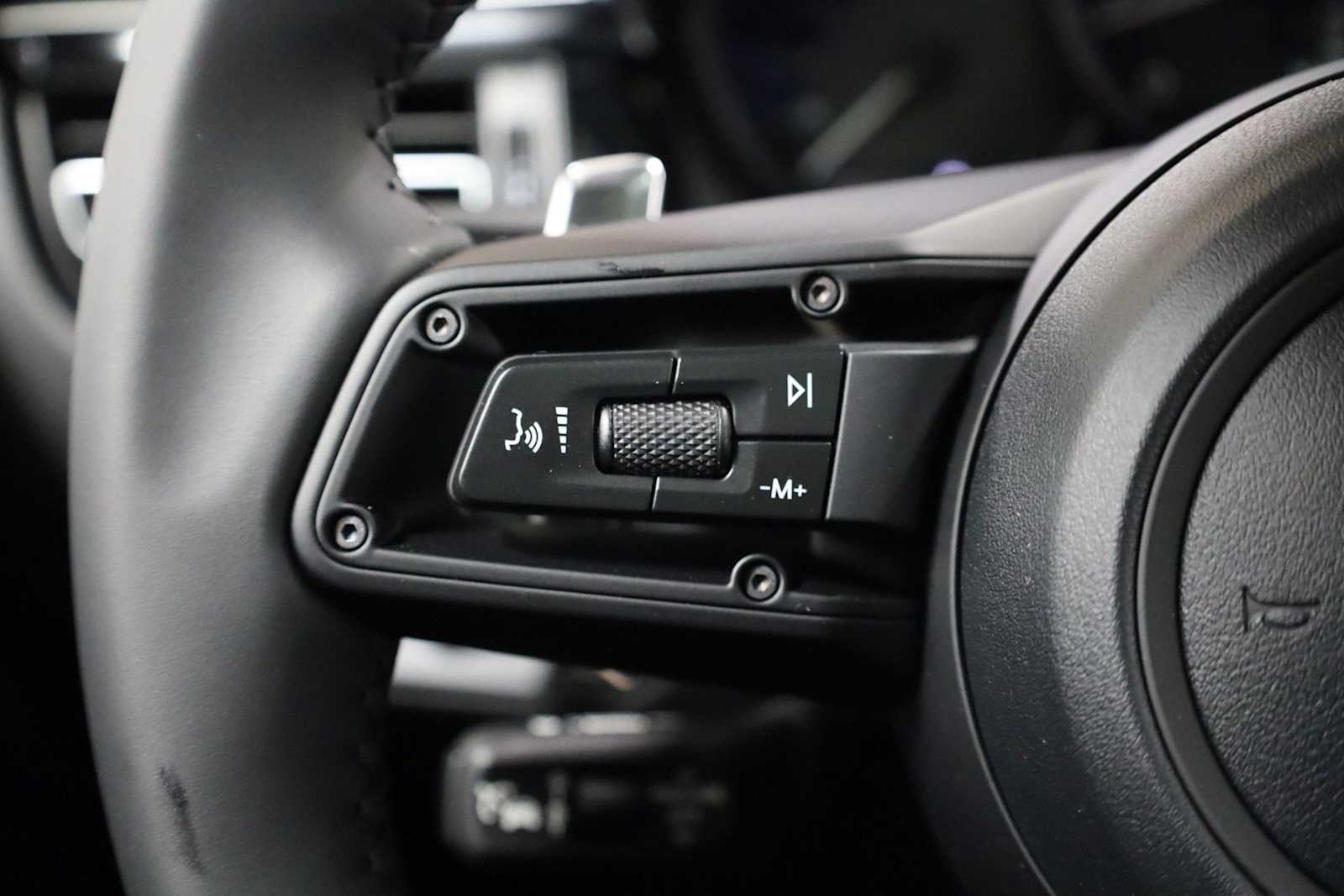 Thumbnail: 2026 Porsche Macan - 27