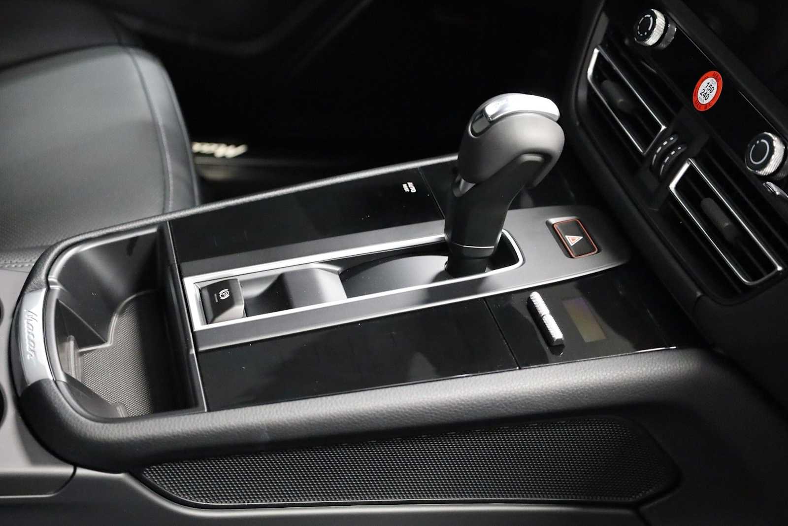 Thumbnail: 2026 Porsche Macan - 21