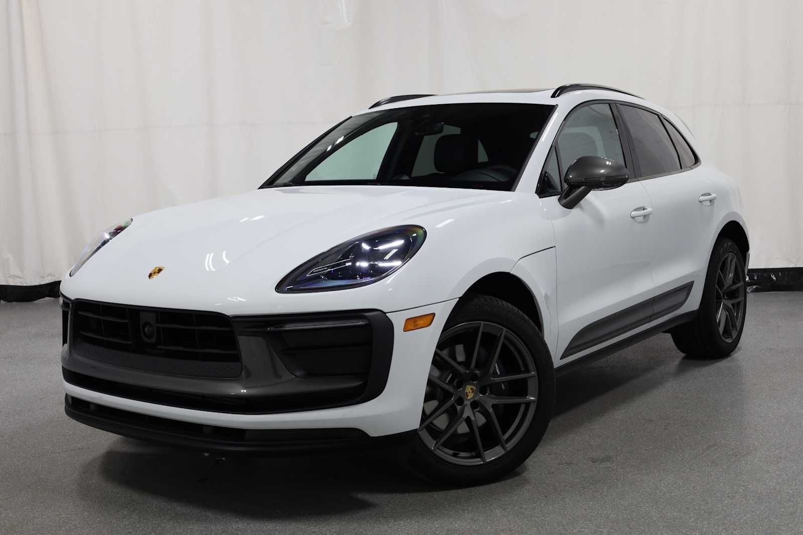 Thumbnail: 2025 Porsche Macan - 1