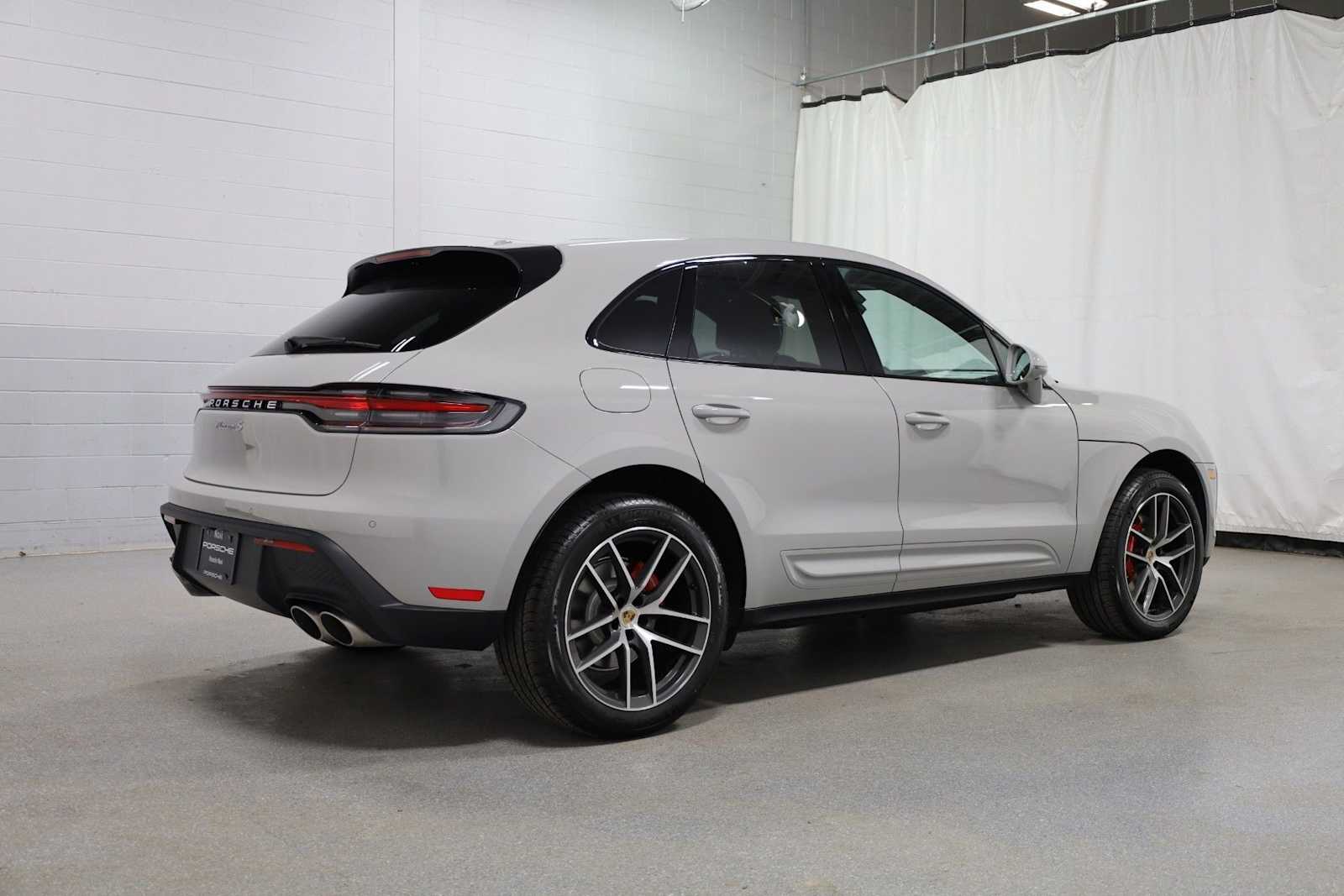 Thumbnail: 2026 Porsche Macan - 9
