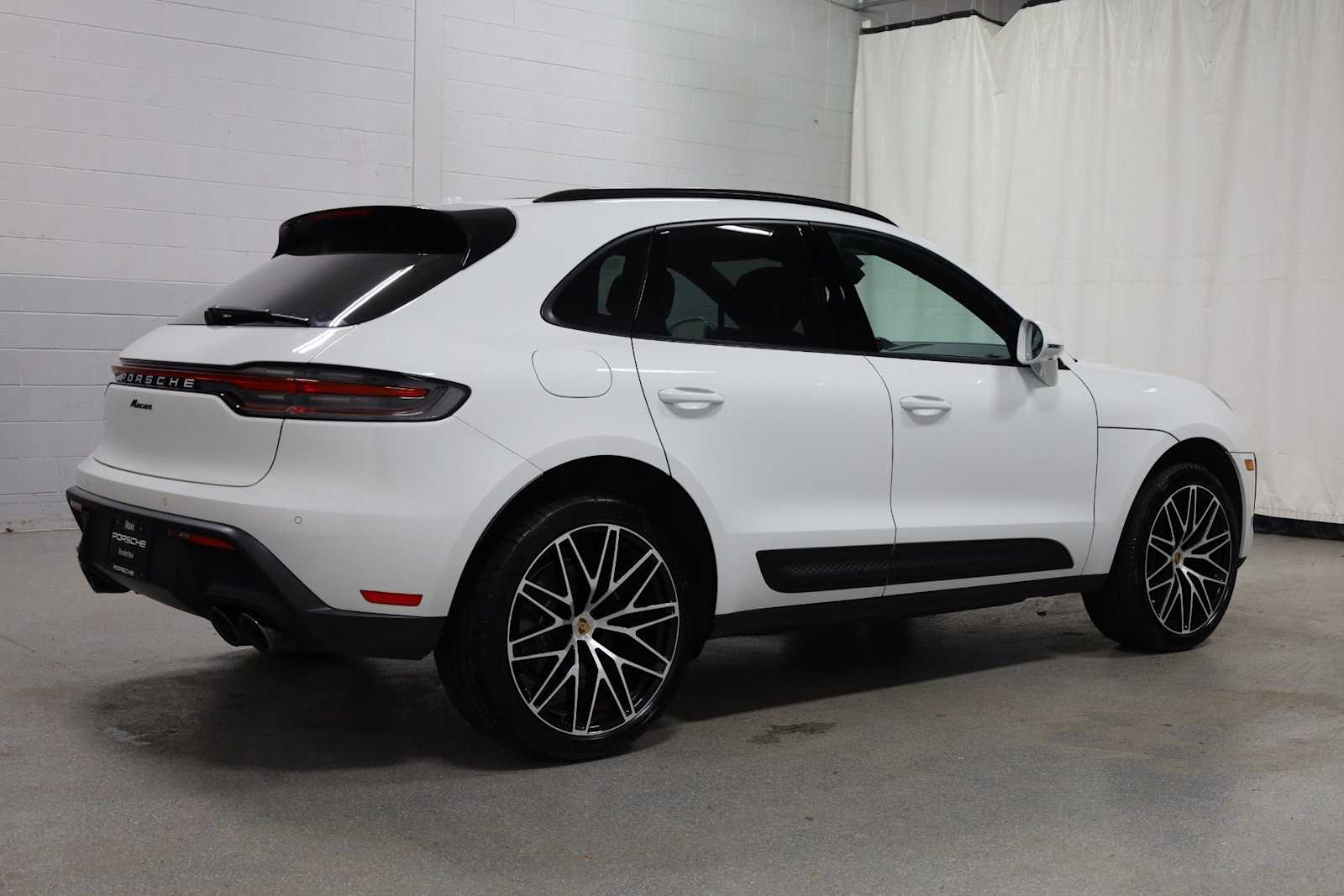 Thumbnail: 2026 Porsche Macan - 9