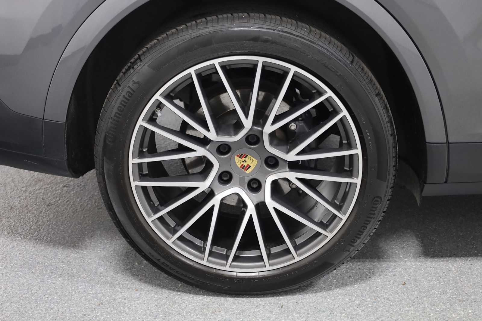 Thumbnail: 2022 Porsche Cayenne - 37