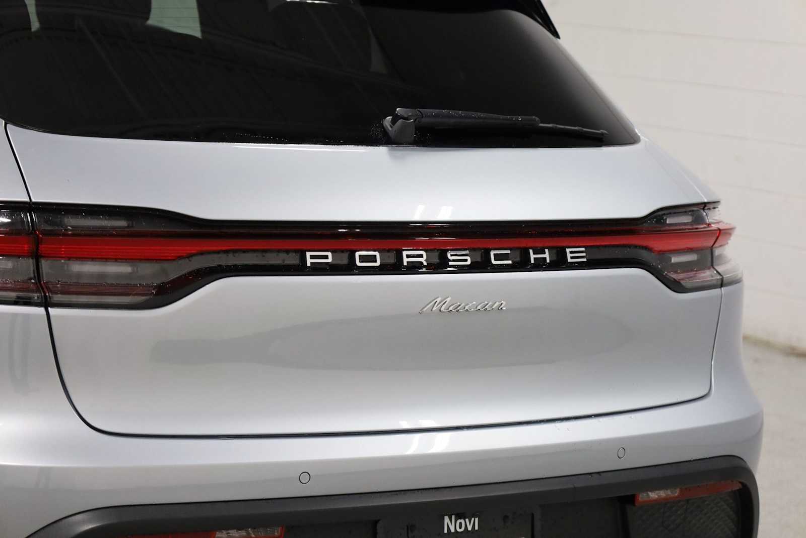 Thumbnail: 2026 Porsche Macan - 8