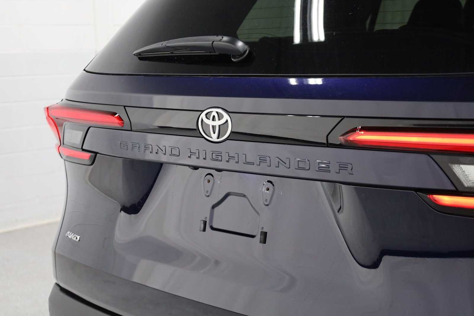 Thumbnail: 2024 Toyota Grand Highlander - 8