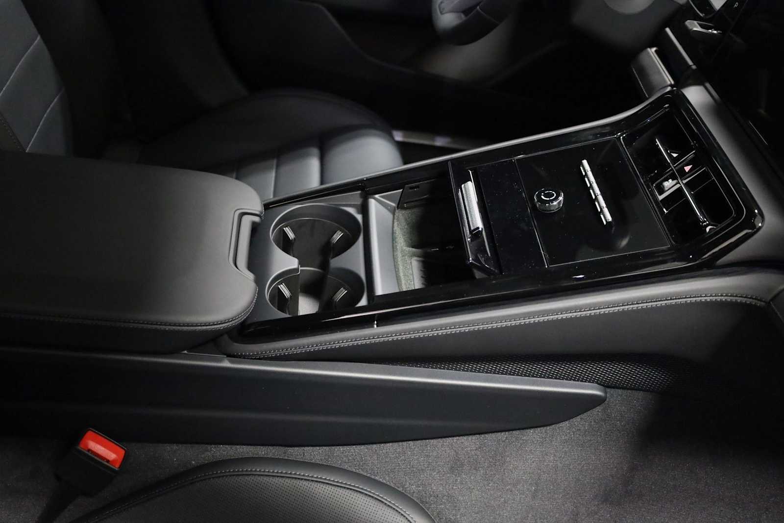 Thumbnail: 2026 Porsche Panamera - 21