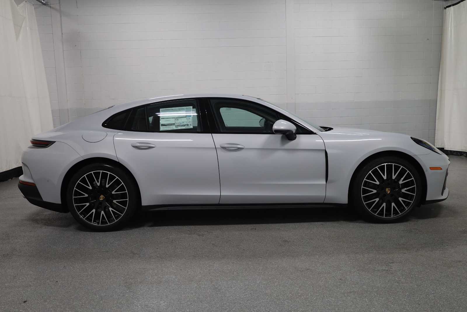 Thumbnail: 2025 Porsche Panamera - 10