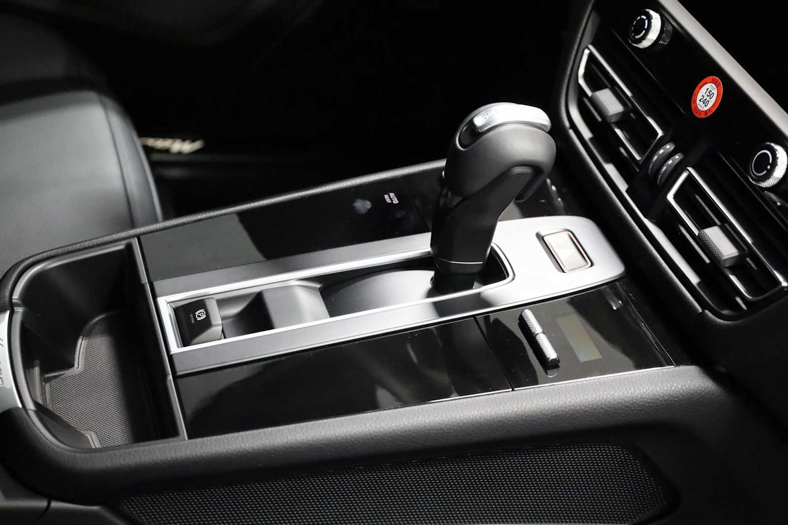 Thumbnail: 2026 Porsche Macan - 21