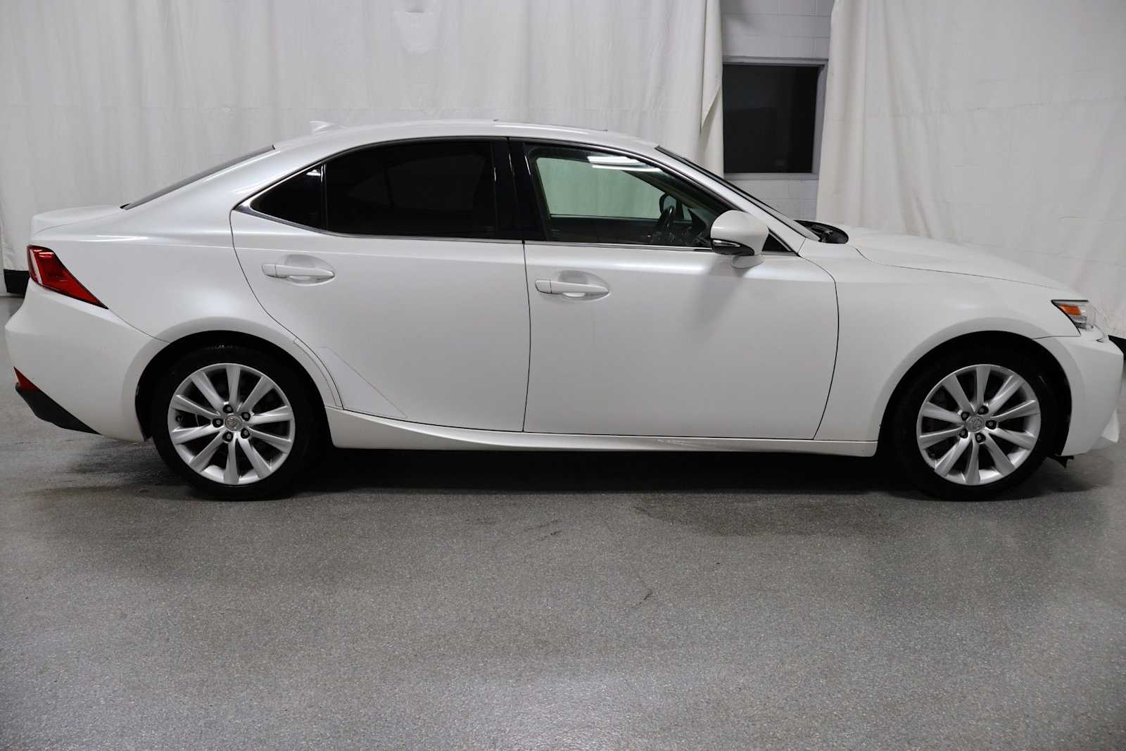 Thumbnail: 2016 Lexus IS - 10