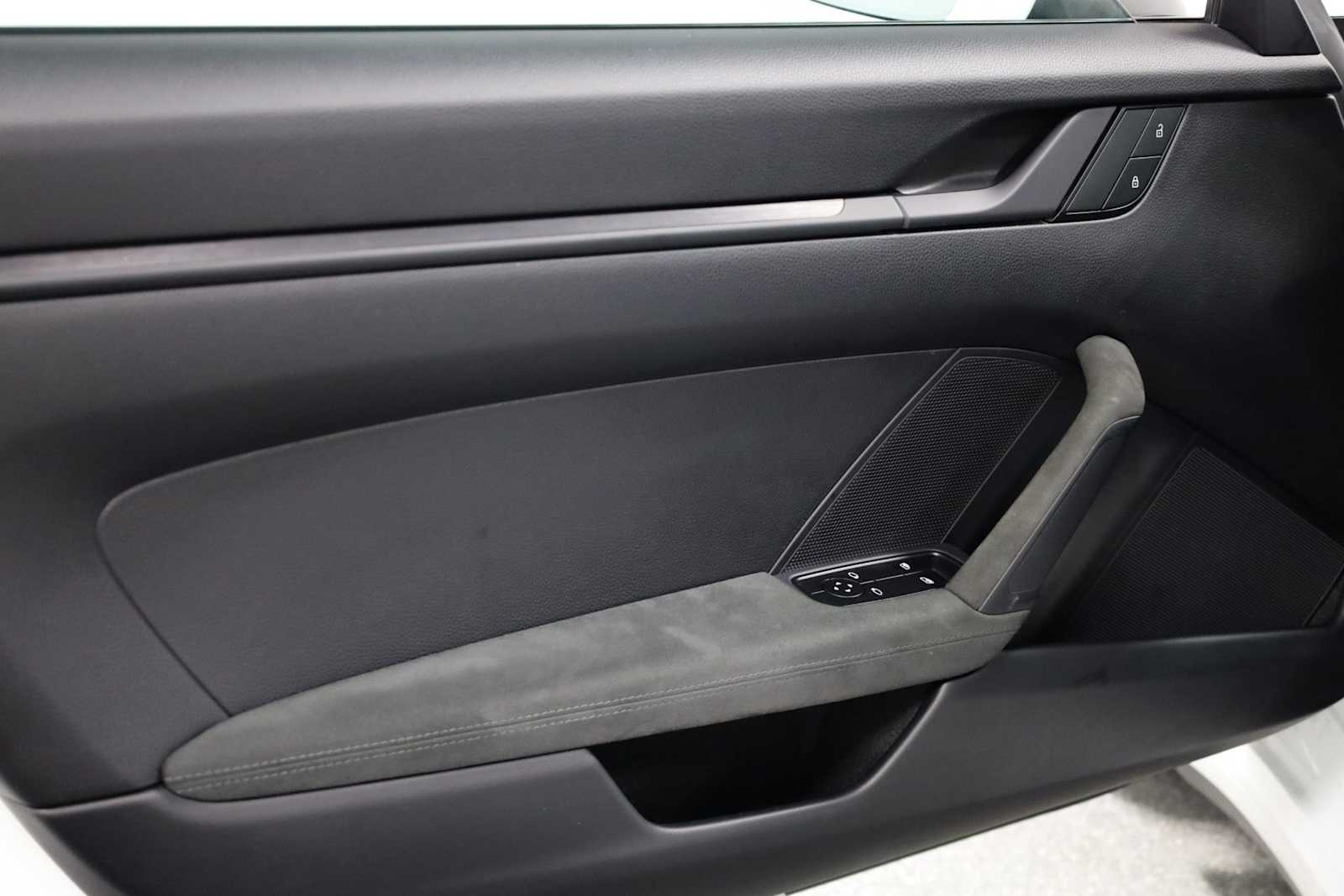 Thumbnail: 2022 Porsche 911 - 16