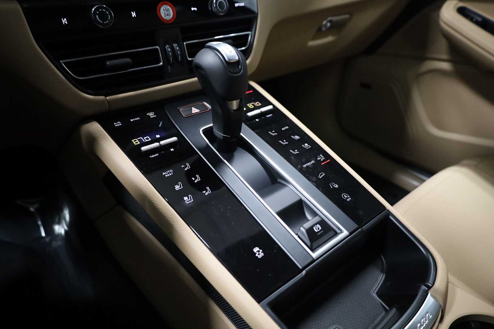 Thumbnail: 2026 Porsche Macan - 29