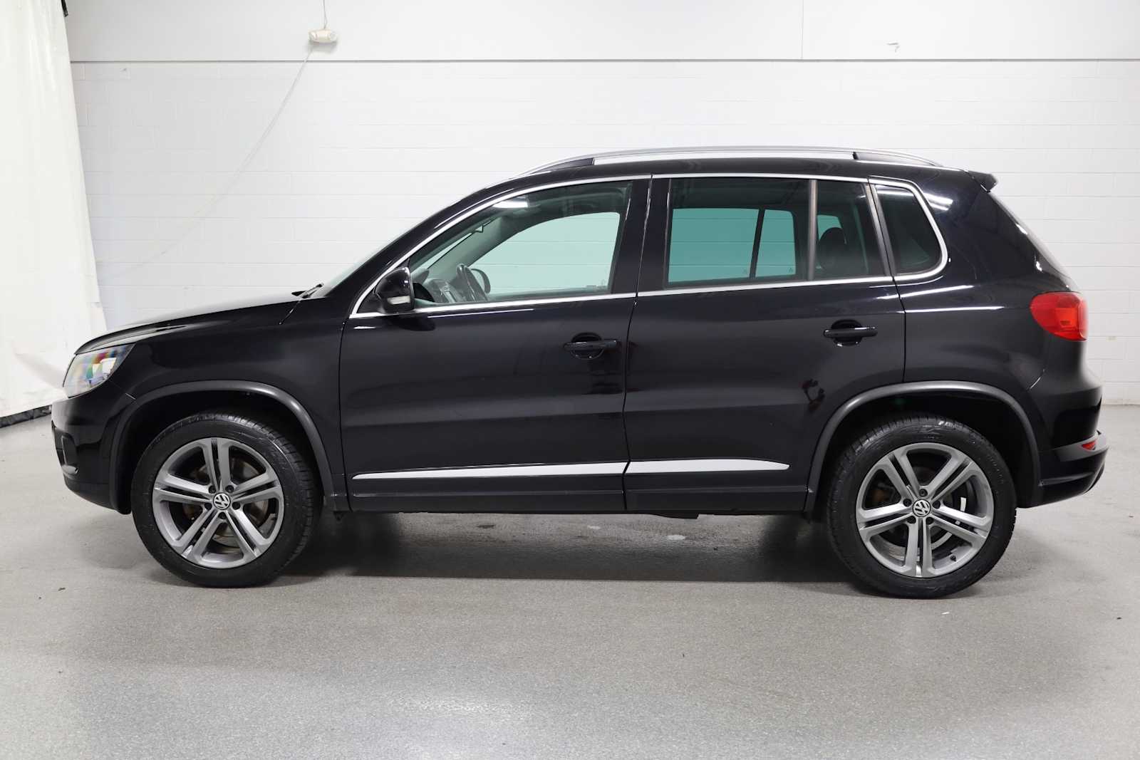 Thumbnail: 2017 Volkswagen Tiguan - 2